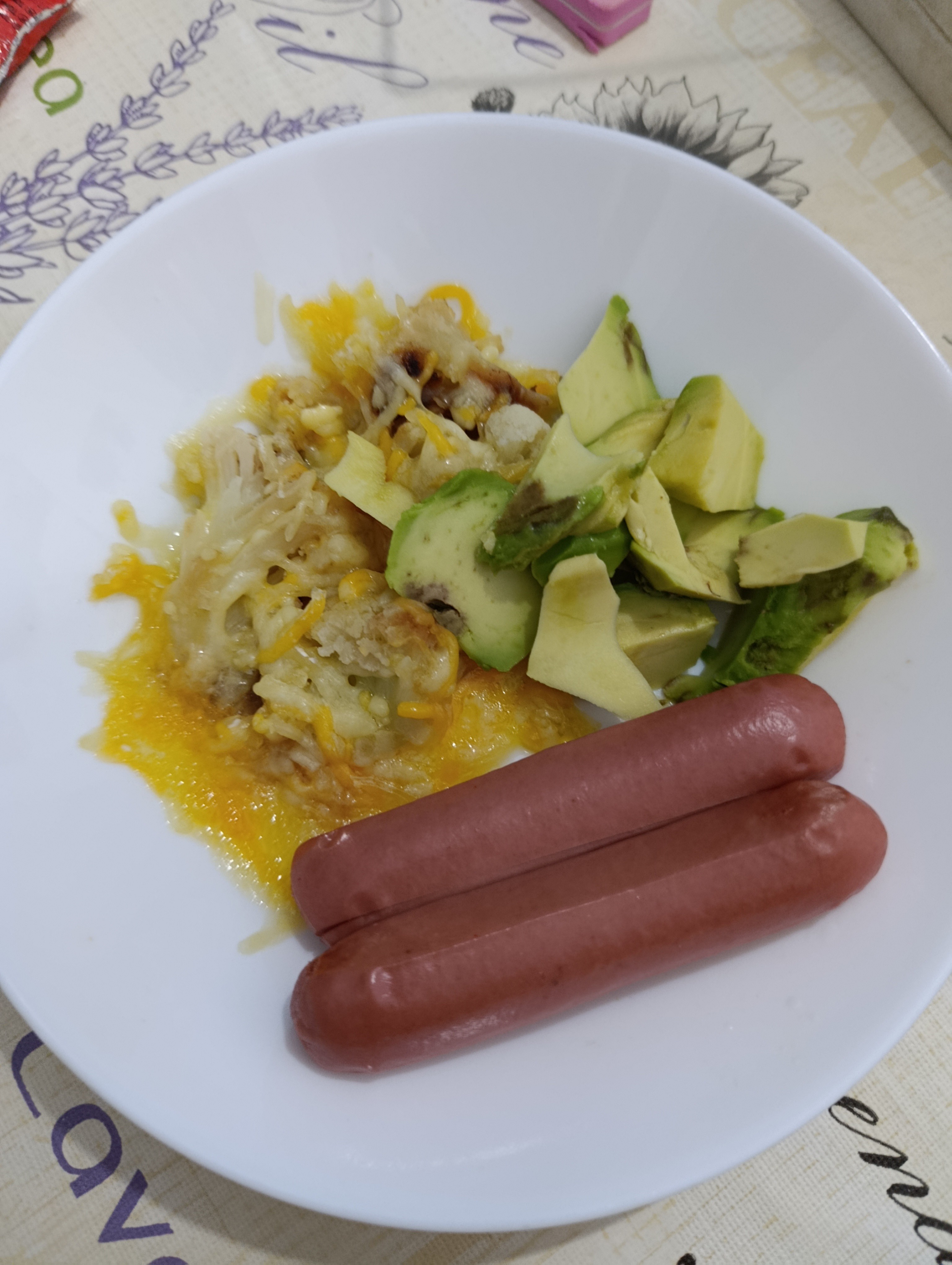 Salchichas con aguacate