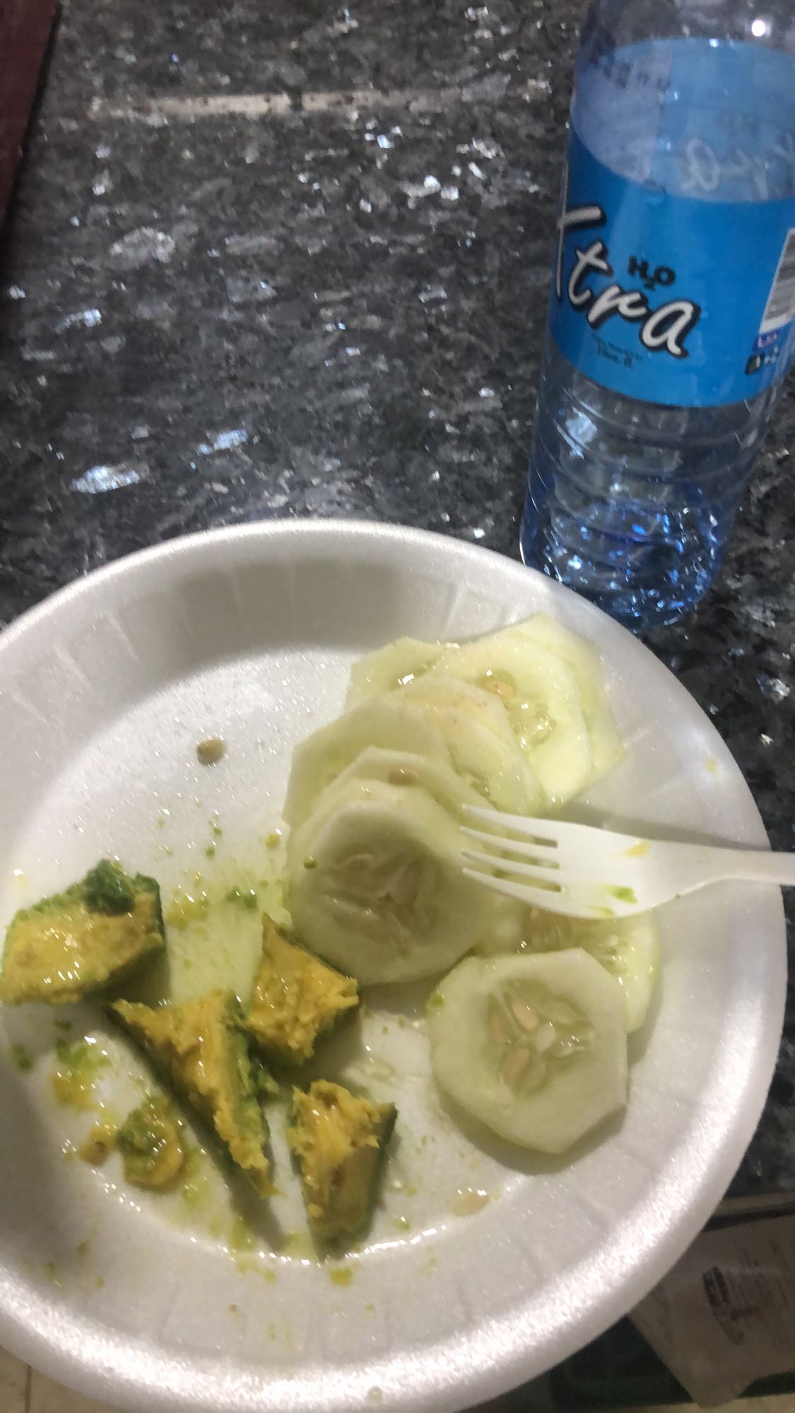 Ensalada de pepino y aguacate