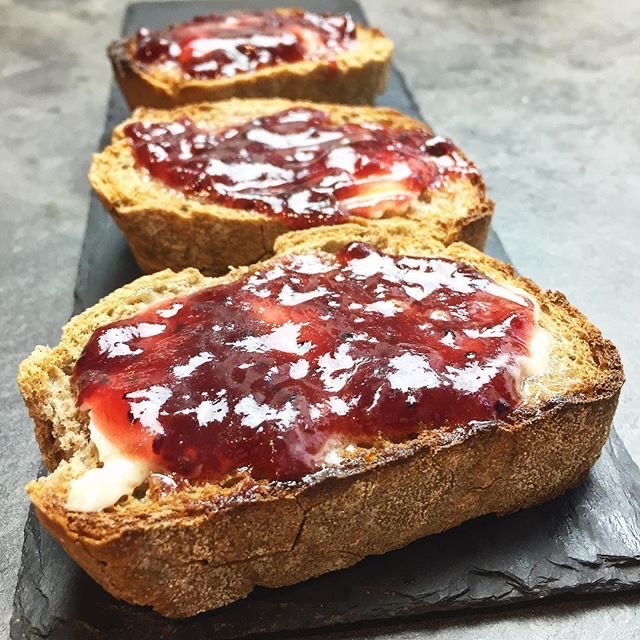 Tartines confiture beurre