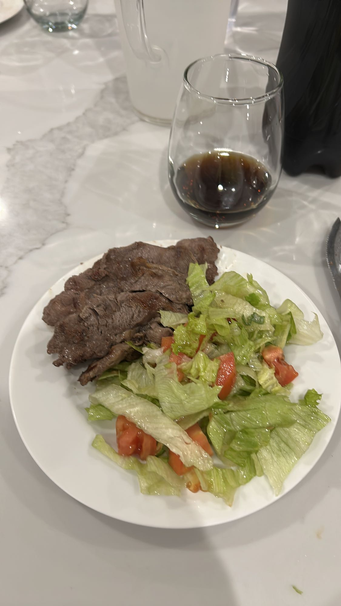 Carne asada con ensalada