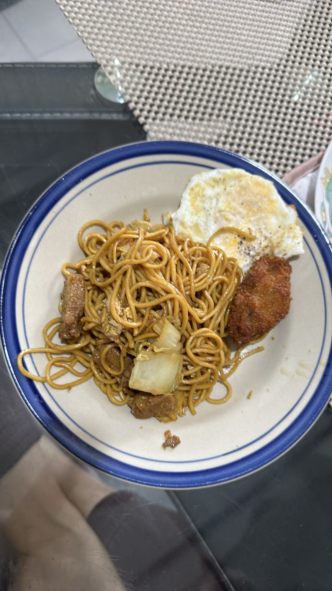 Fried noodles with egg