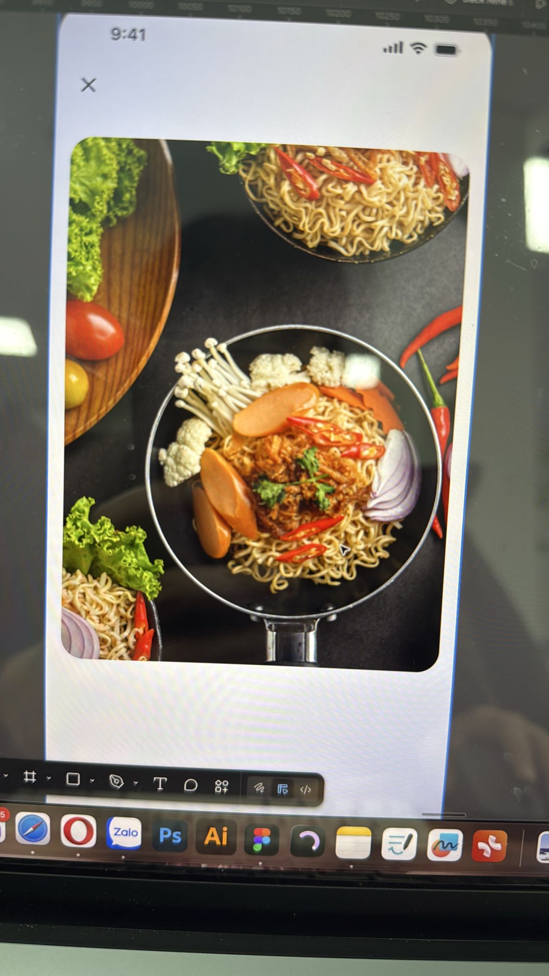 Mì xào xúc xích rau củ
