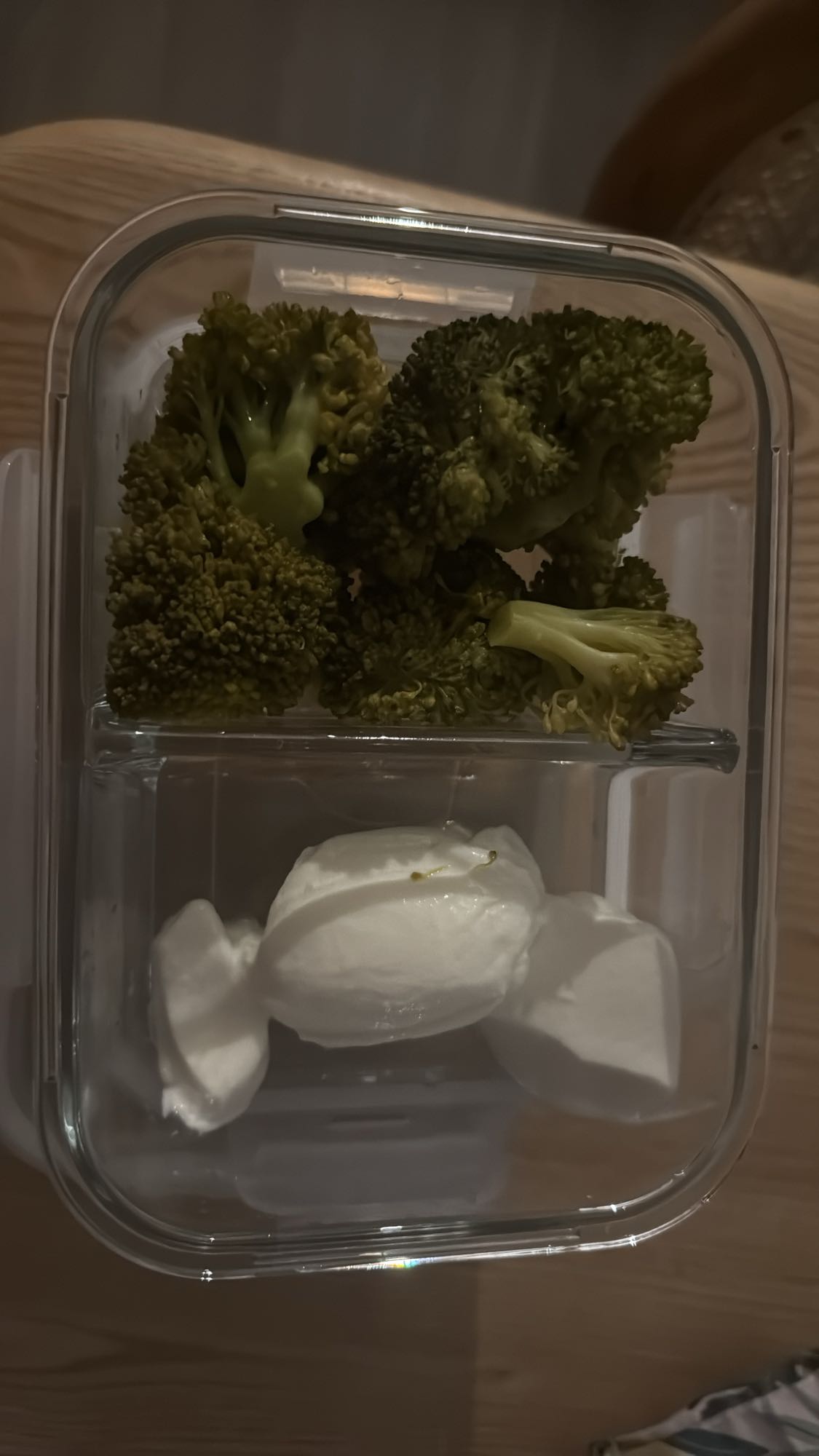 Brokoli ve yoğurt tabağı