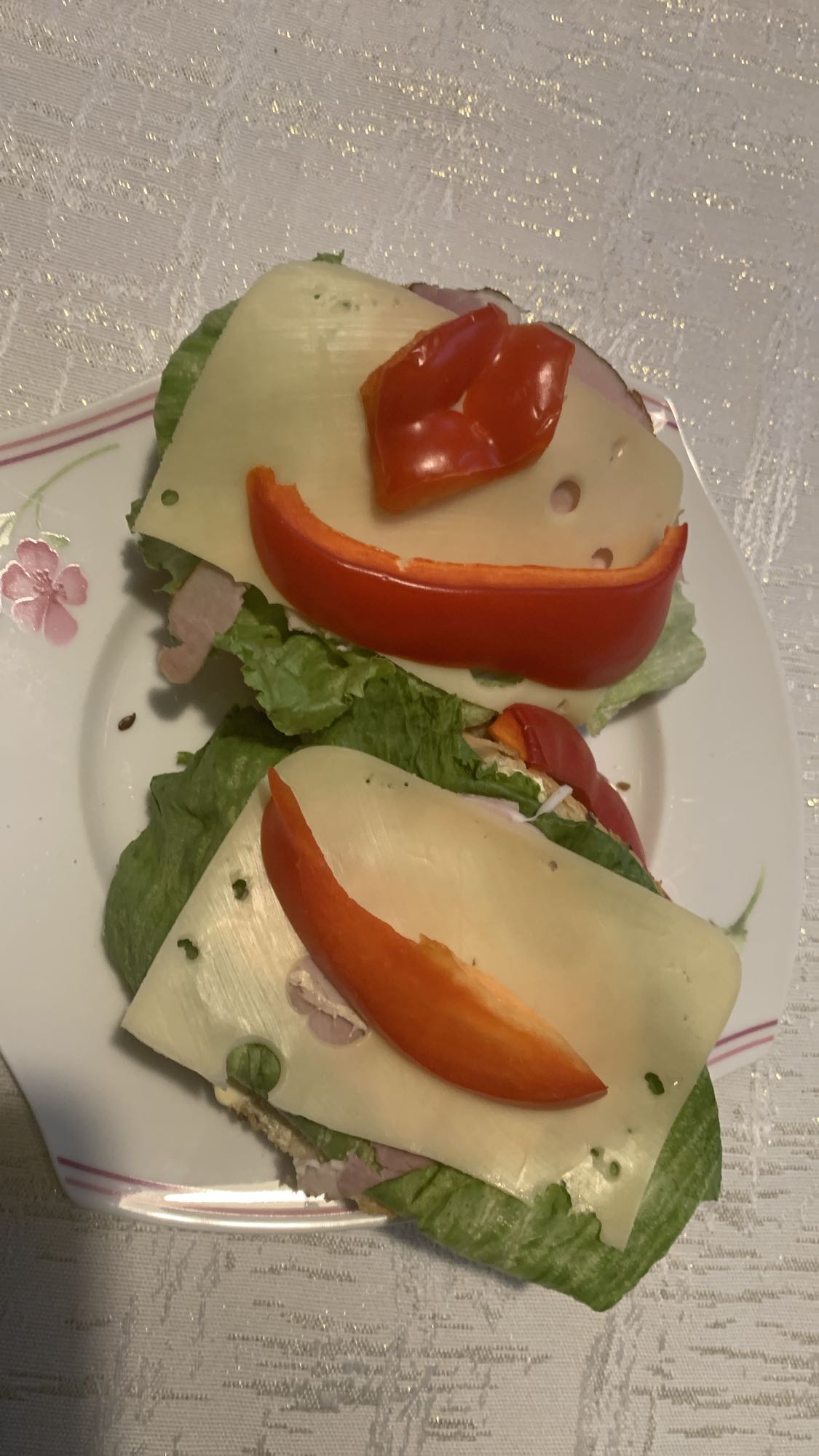 Kanapki z serem i warzywami