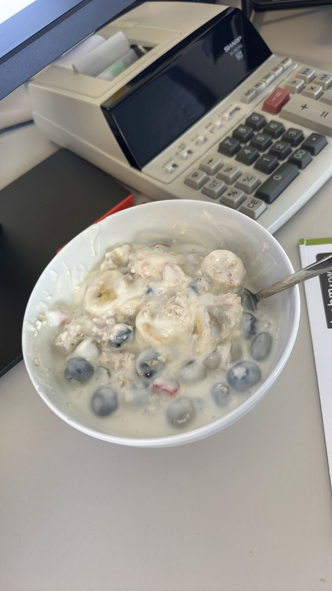 Yoghurt met fruit en havermout