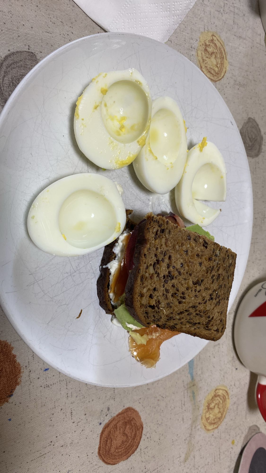 Pan proteico con salmón y claras