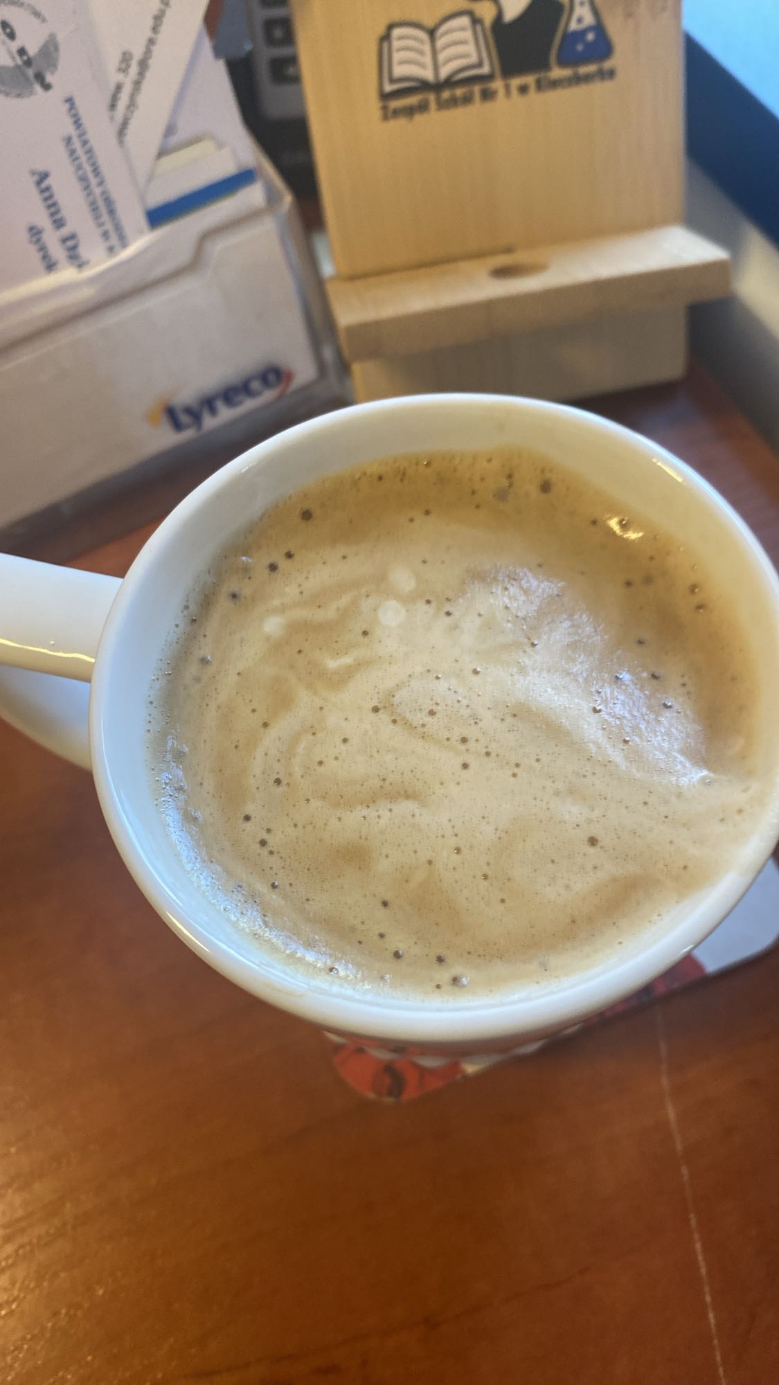 kawa czarna z pianką