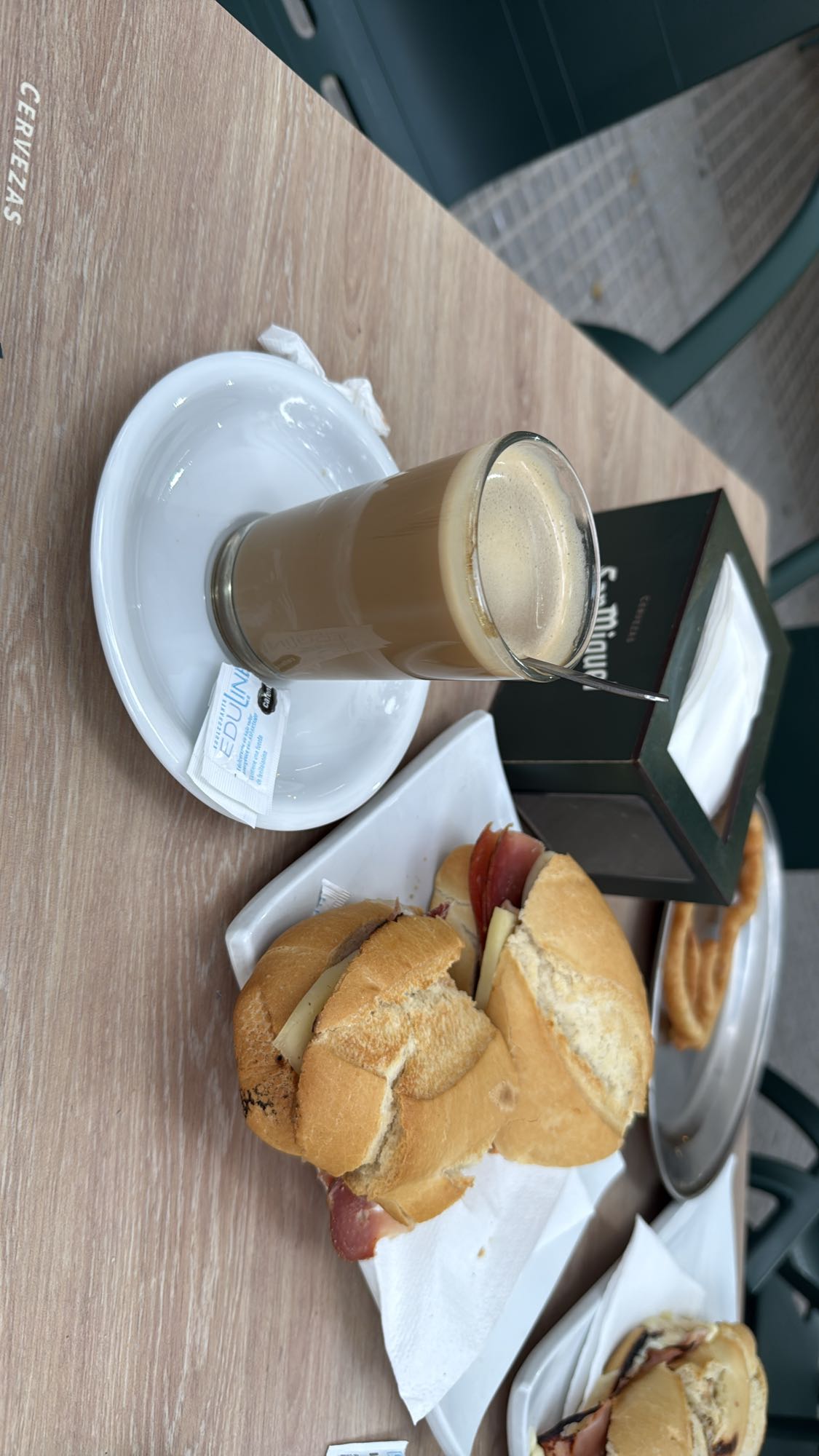 Desayuno café y bocadillos
