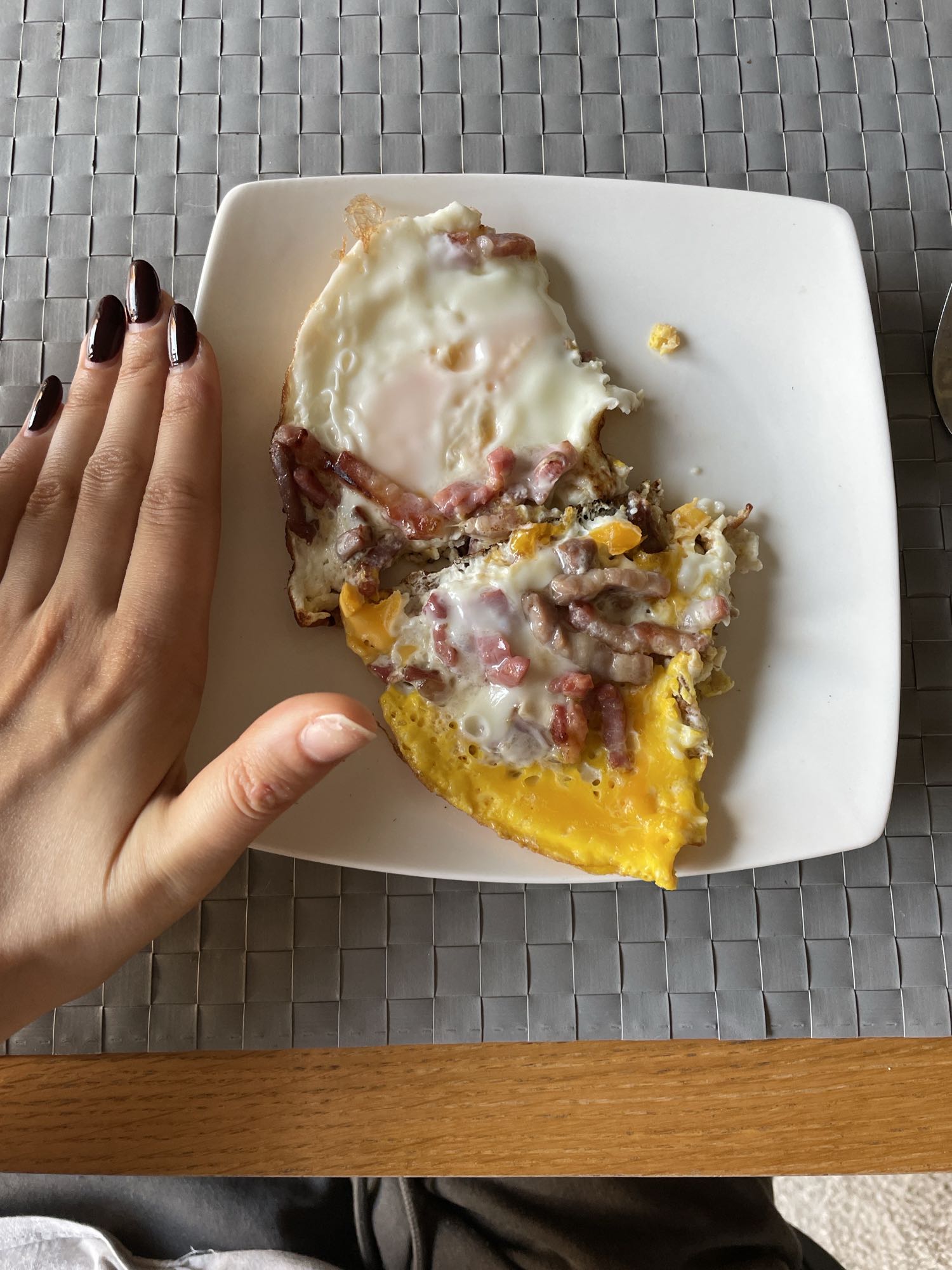 Jajka z boczkiem i serem