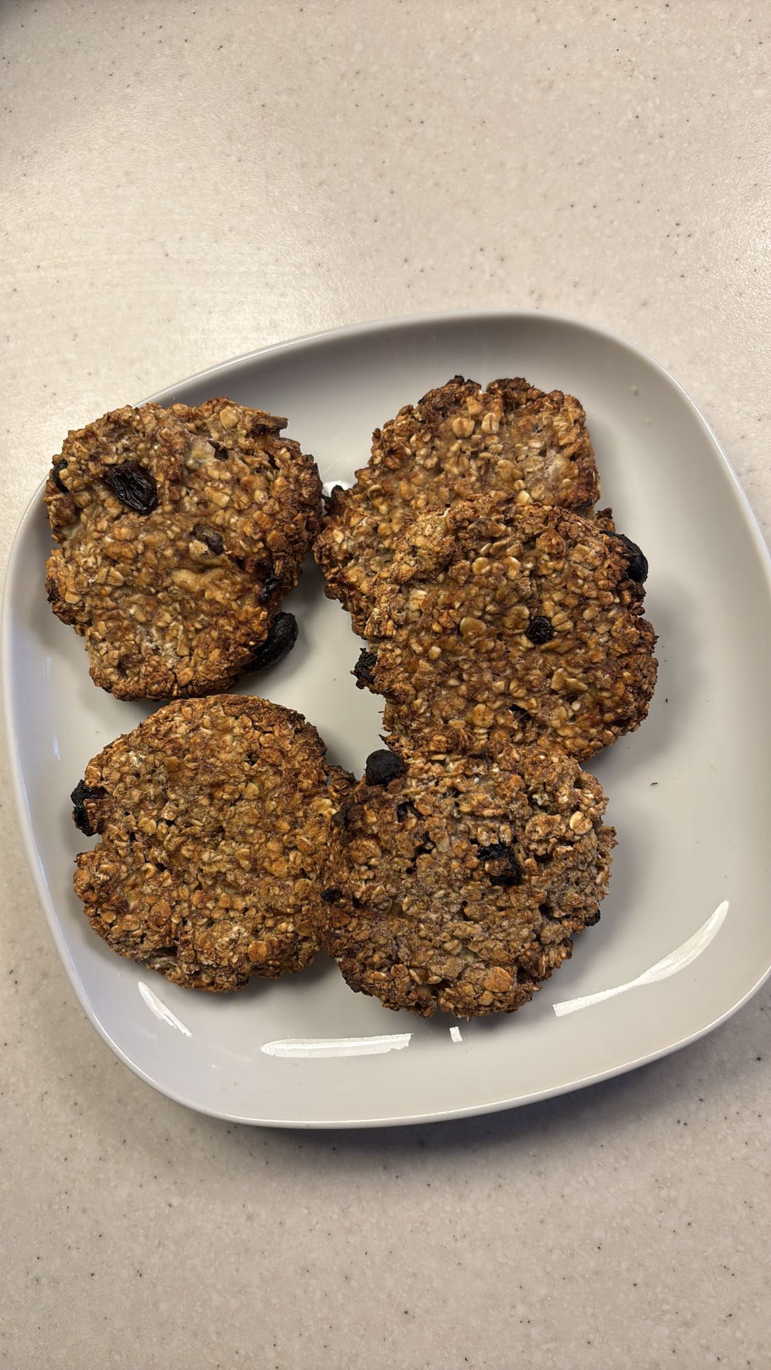 5 stk kjeks av havregryn og banan