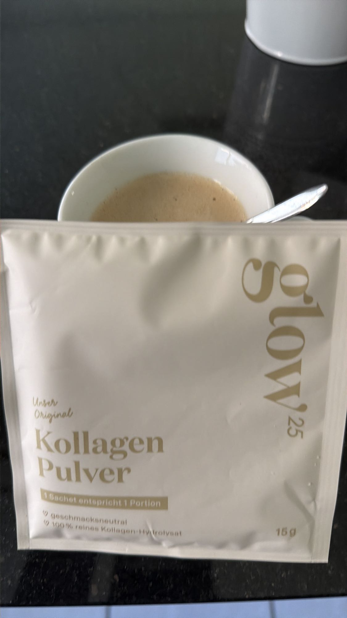Kaffee mit Kollagenpulver