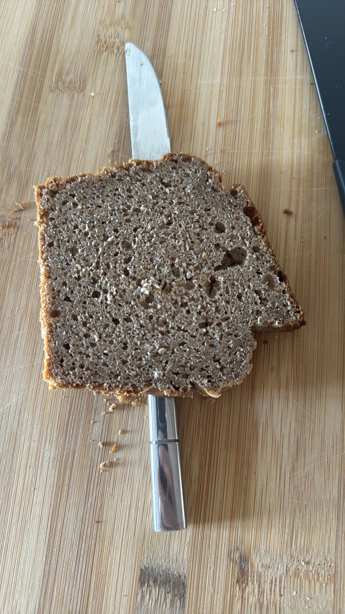 Kromka chleba żytniego