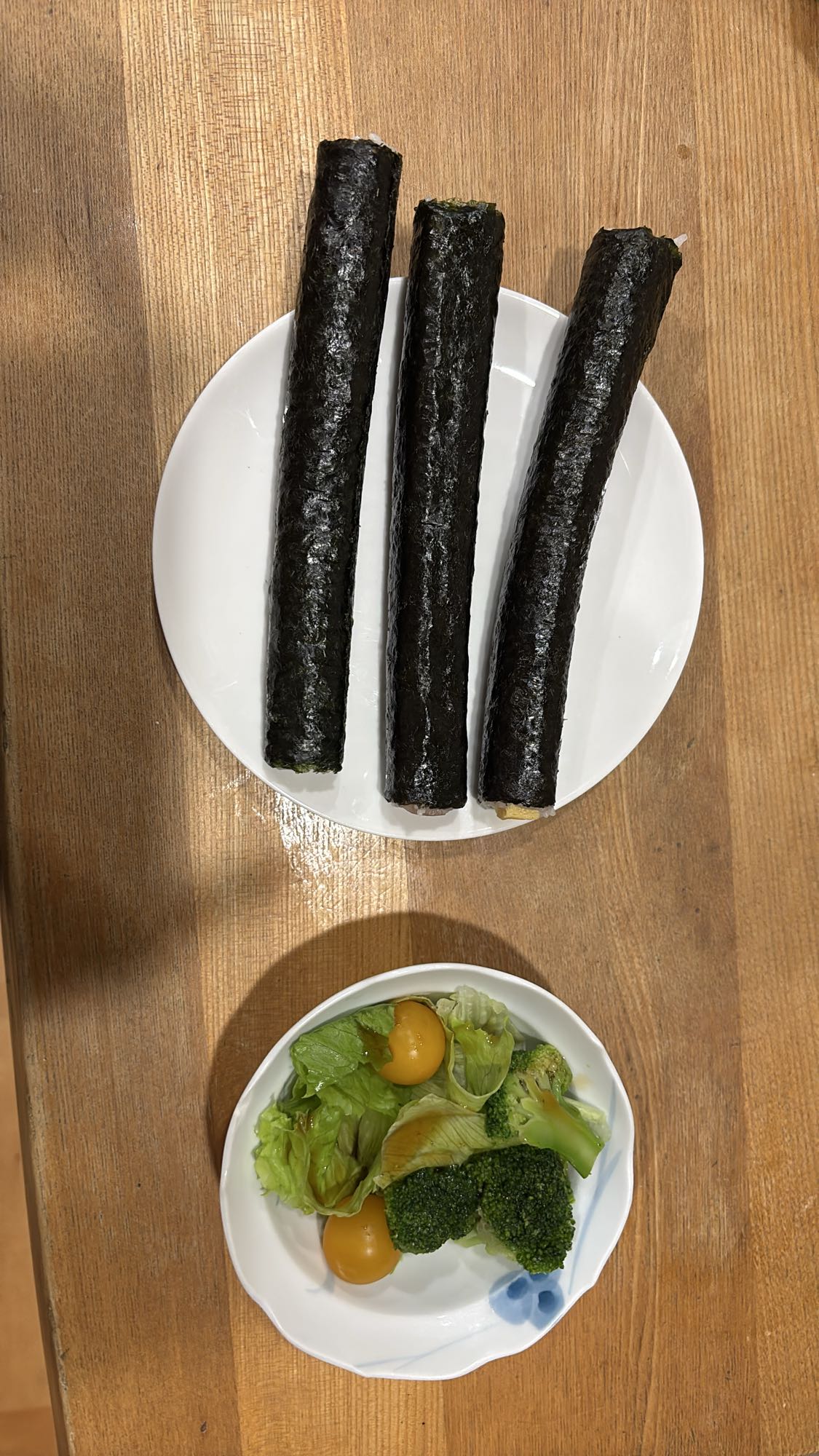 のり巻きとサラダ