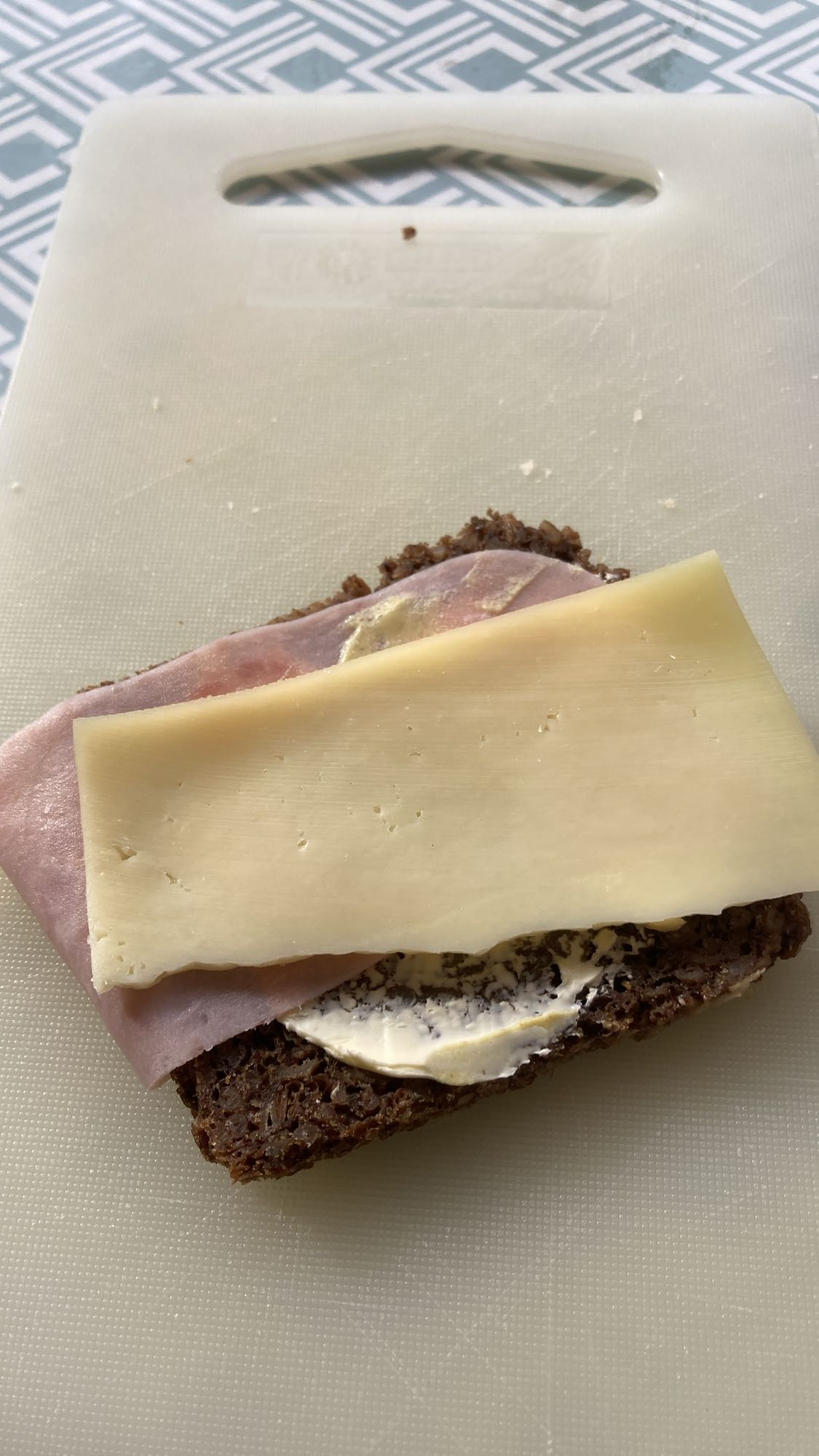 Ost och skinka smörgås