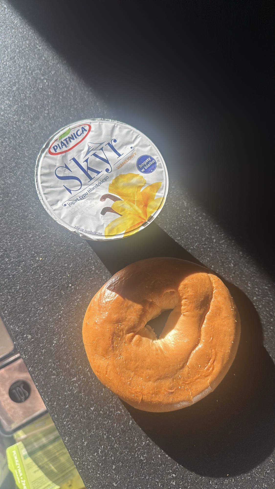 Bajgiel z jogurtem Skyr