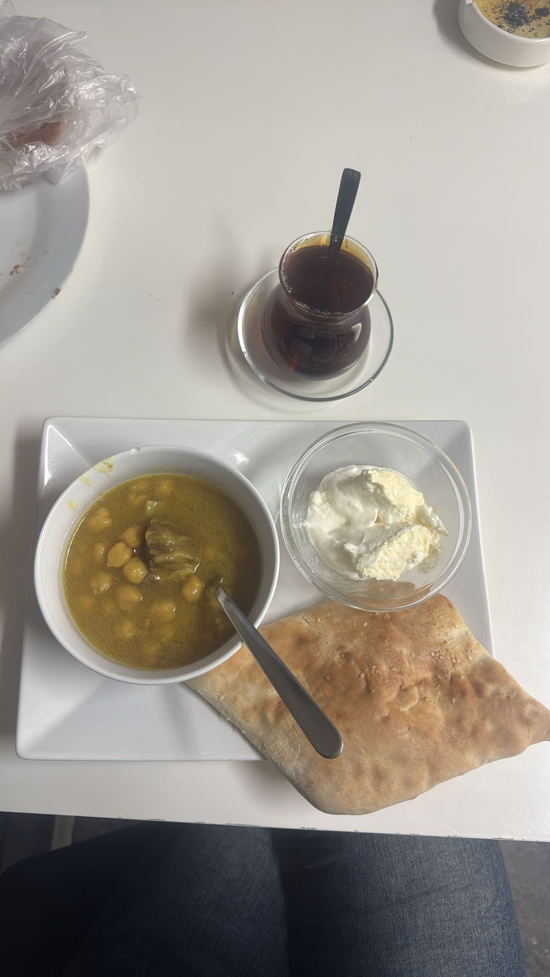 Kikärtsgryta med bröd