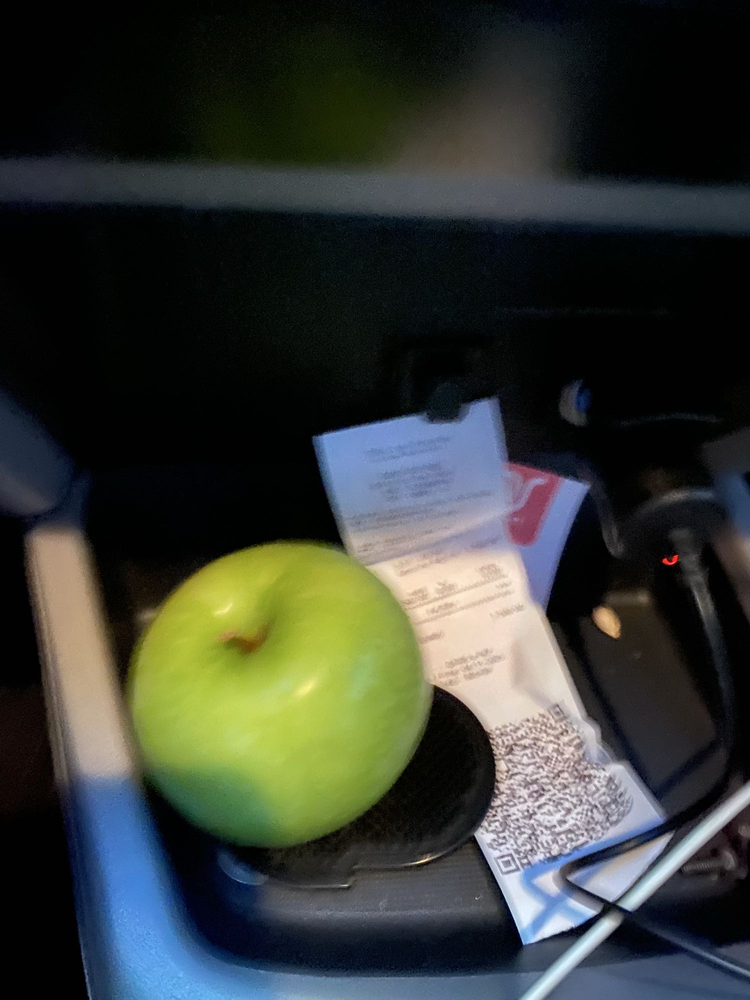 Manzana verde entera