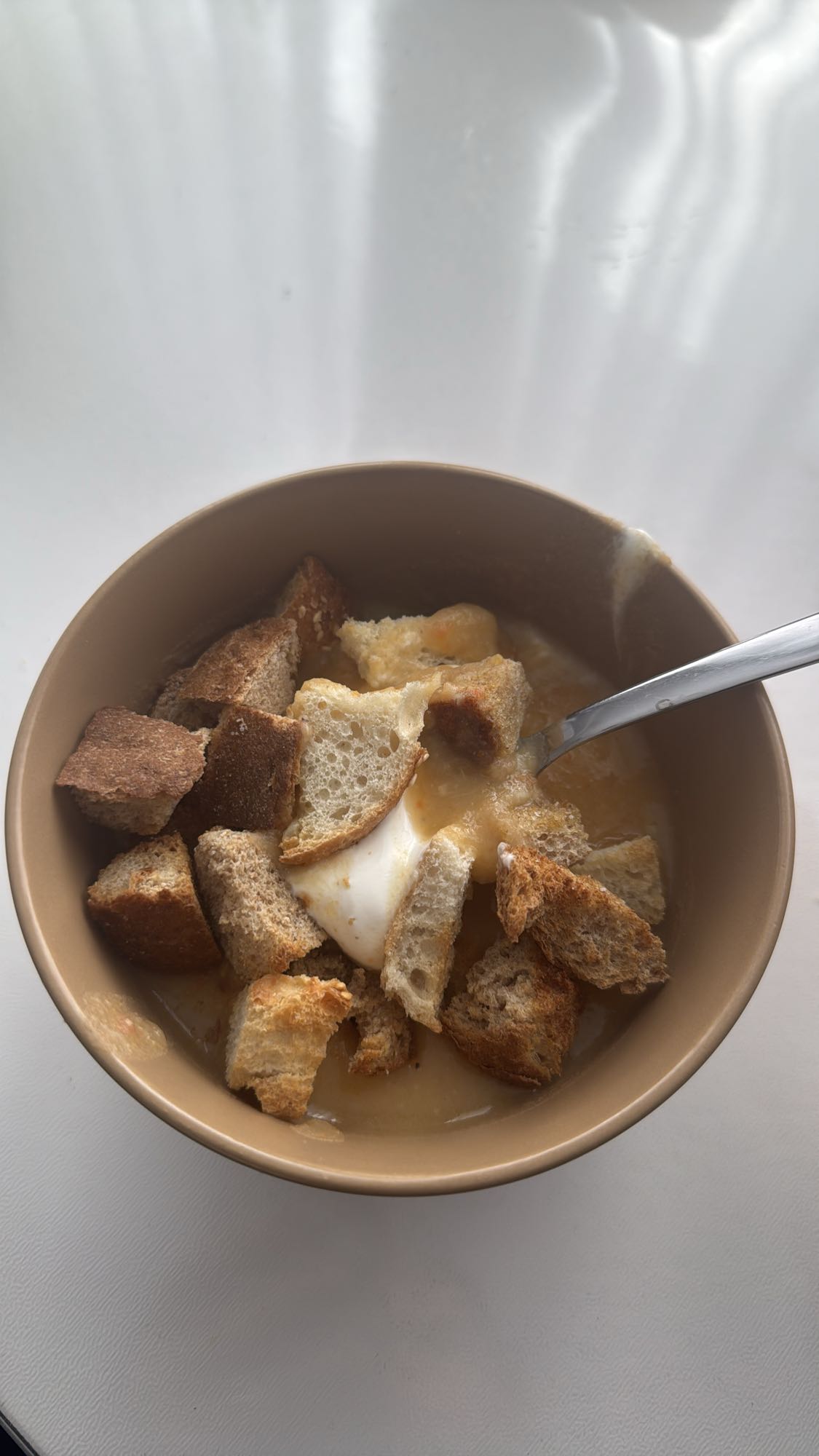 Supă cu ou și pâine