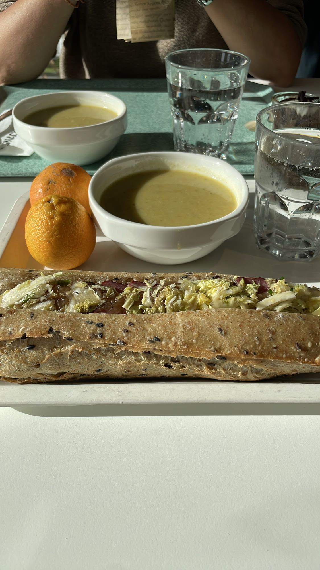 Soupe et sandwich complet