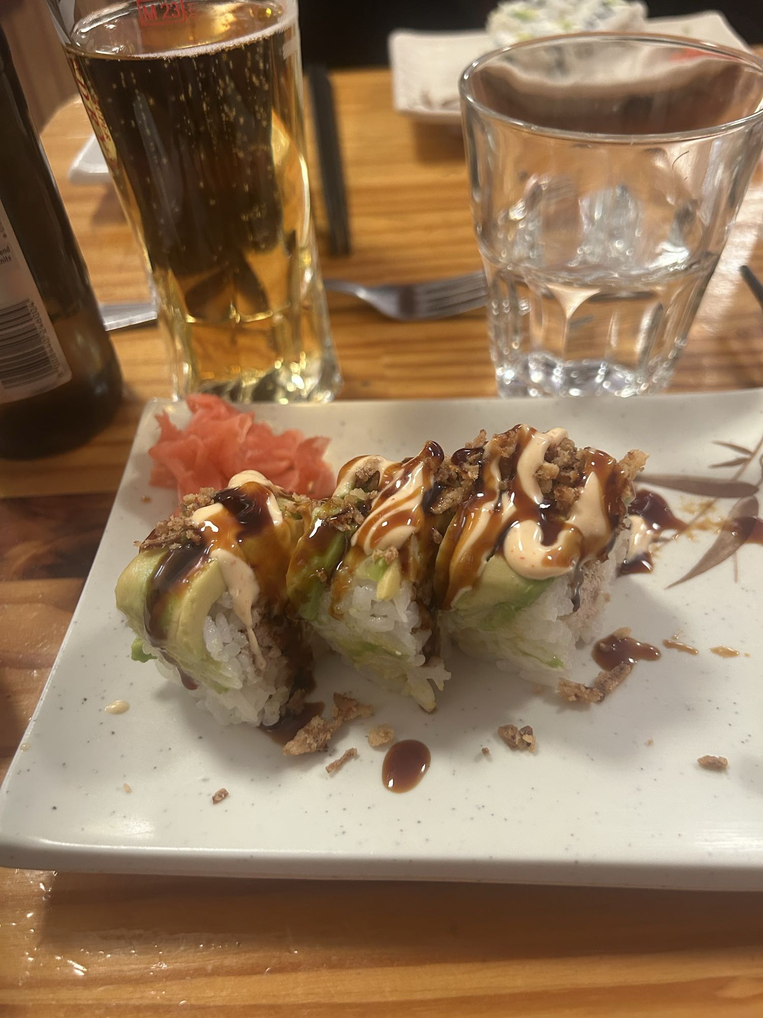 Sushi avocat et bière