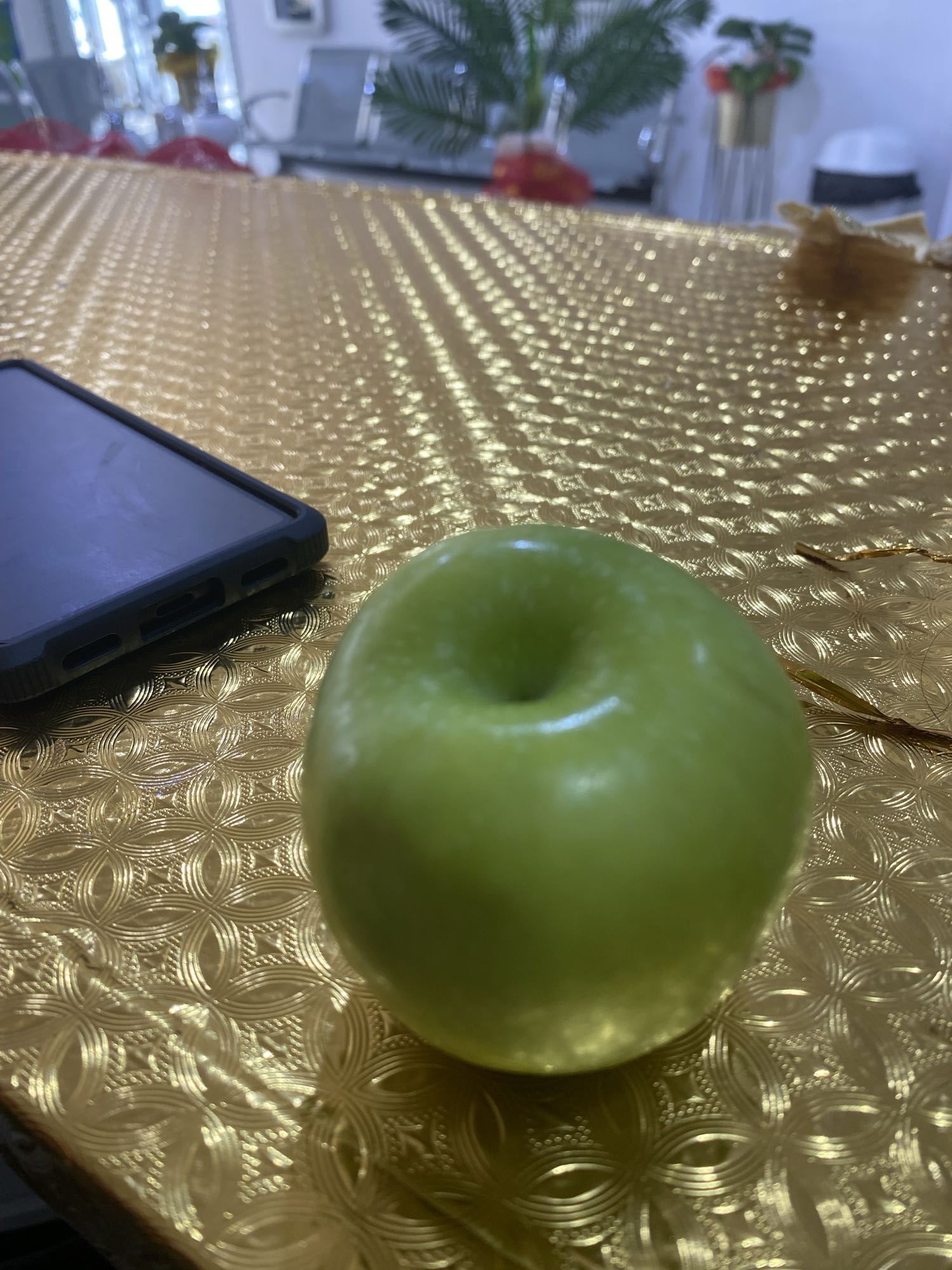 Manzana verde entera