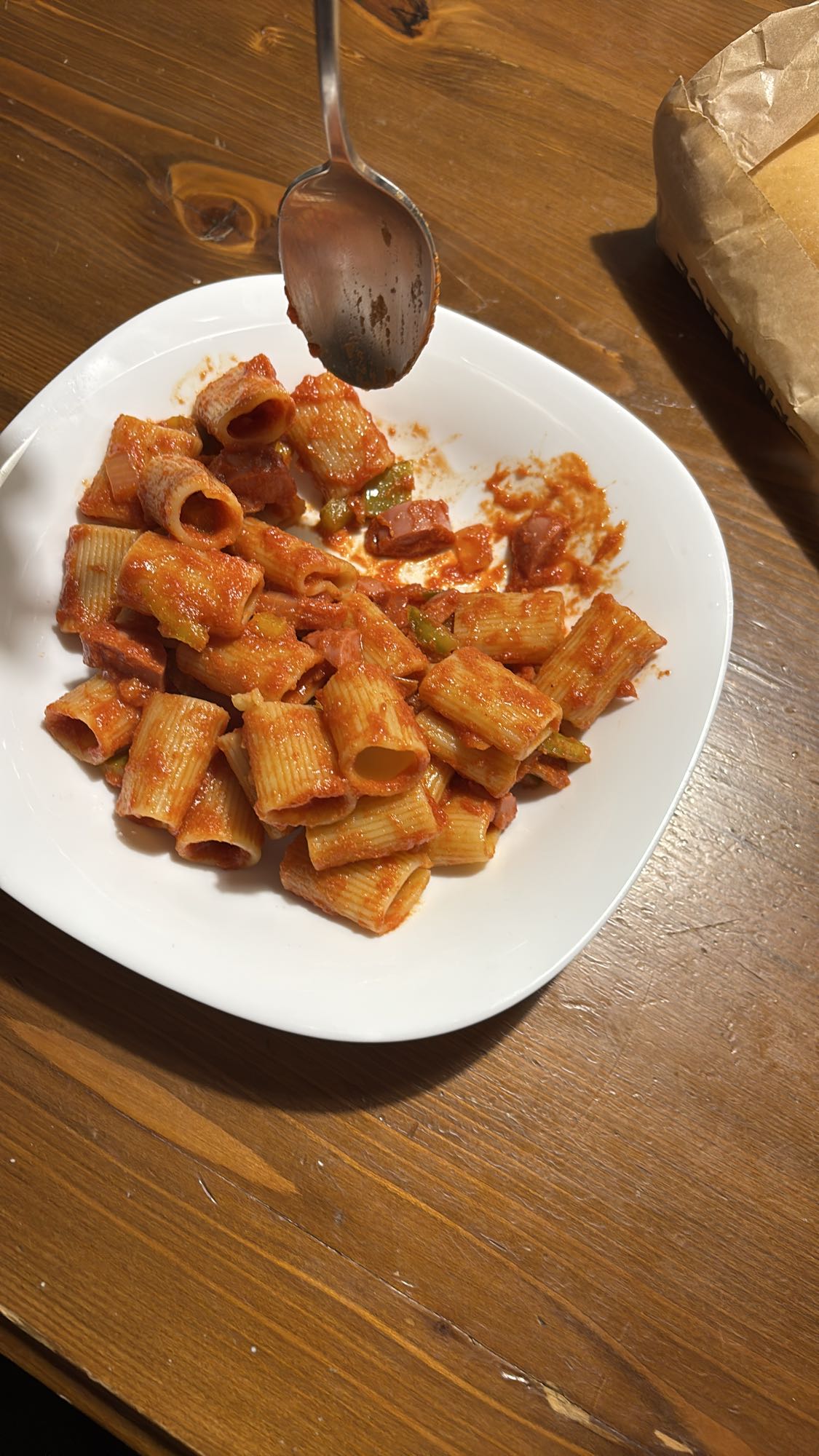 pasta con salsa y jamón