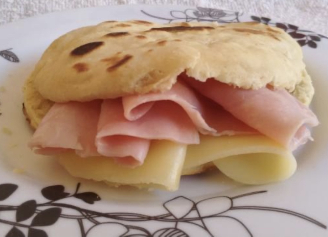 Sándwich de jamón y queso