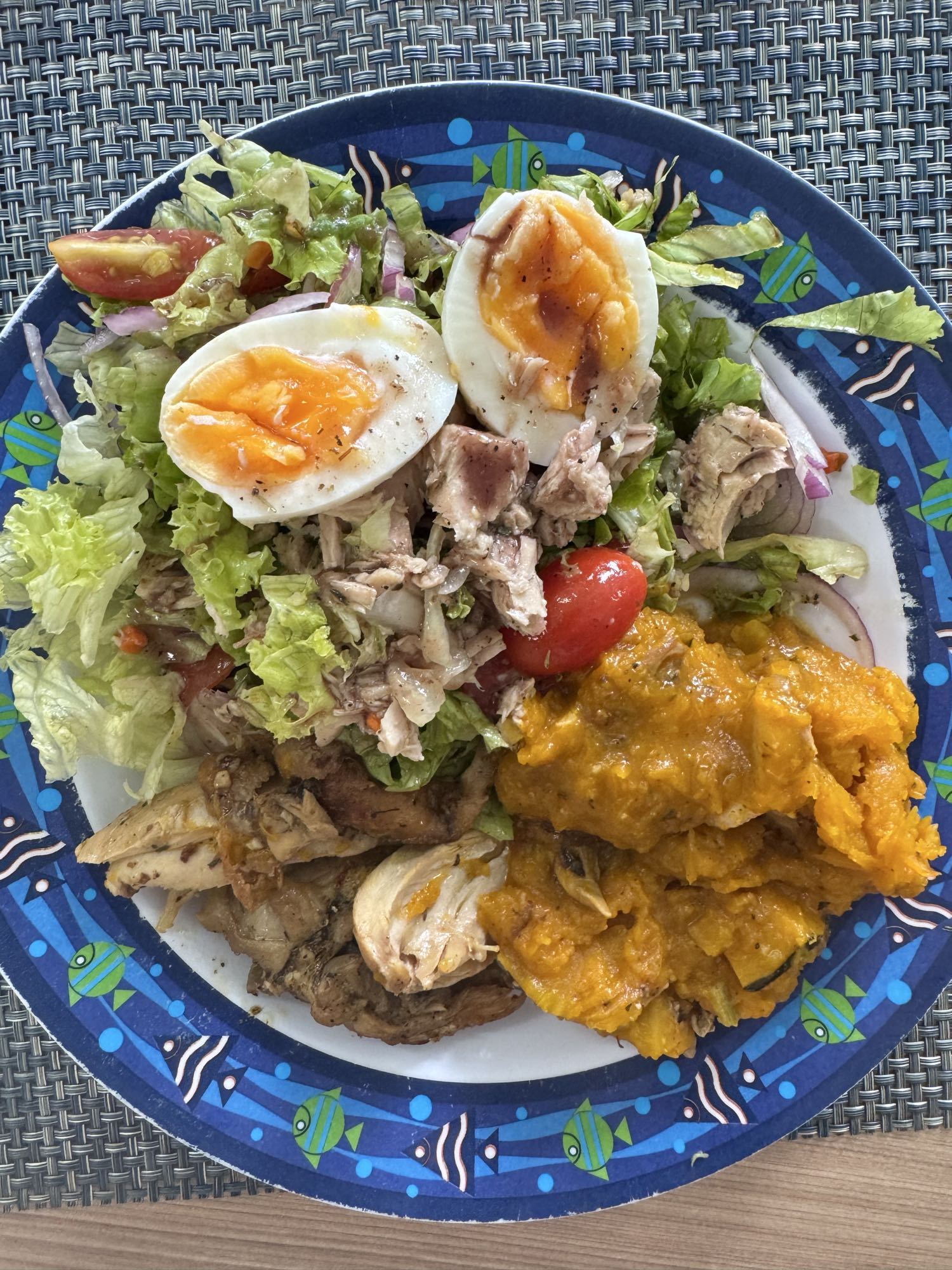 Salada com frango e abóbora