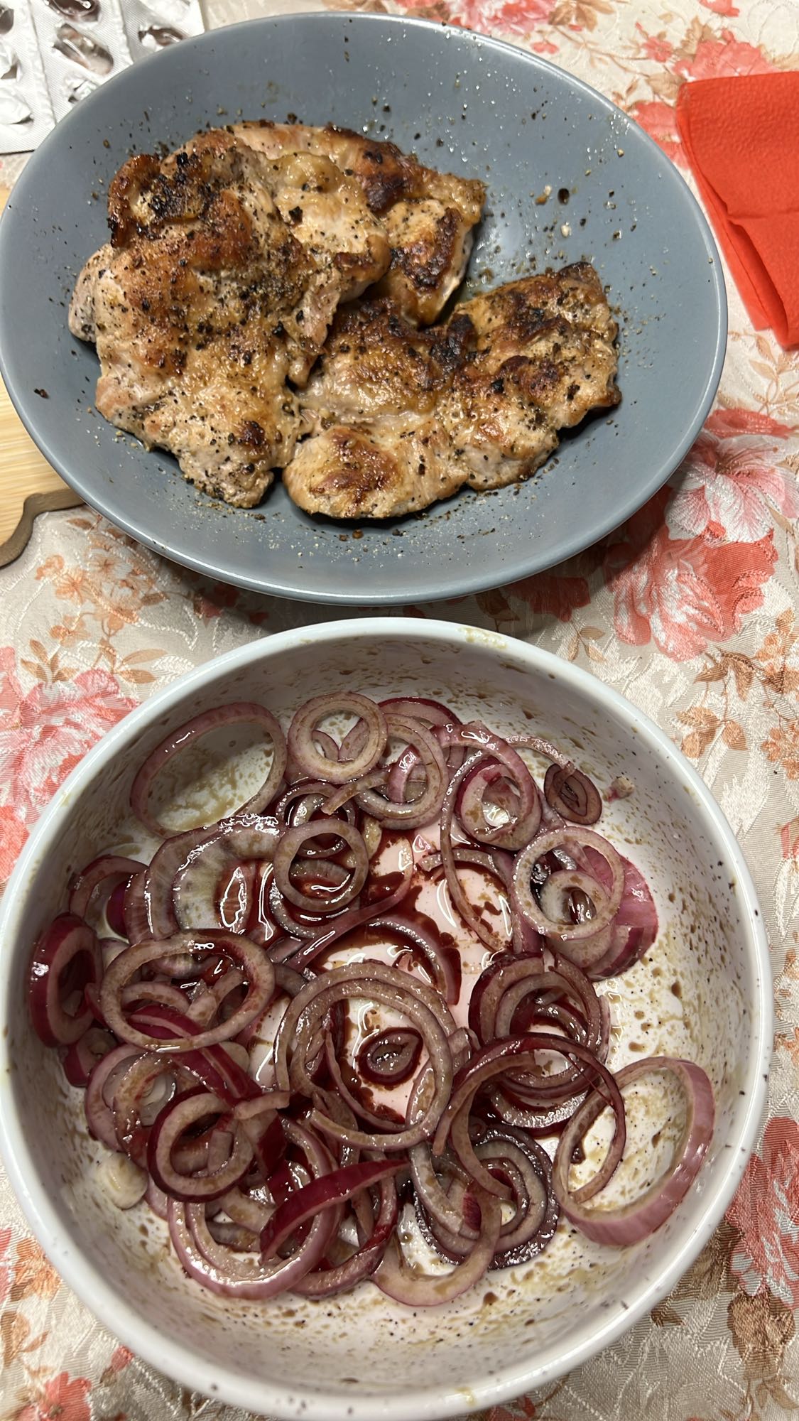 Pui la grătar cu ceapă