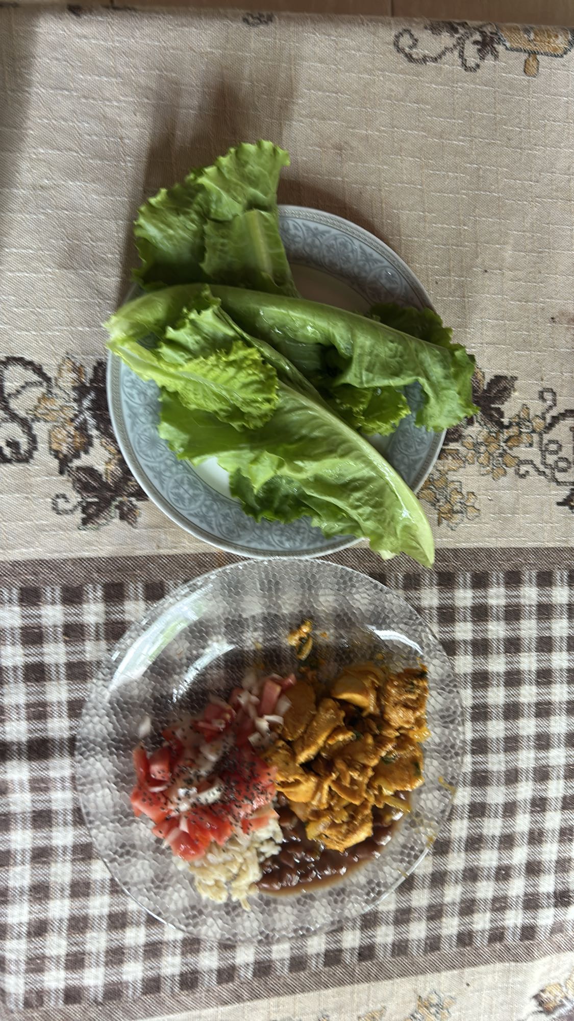 Frango com arroz e salada