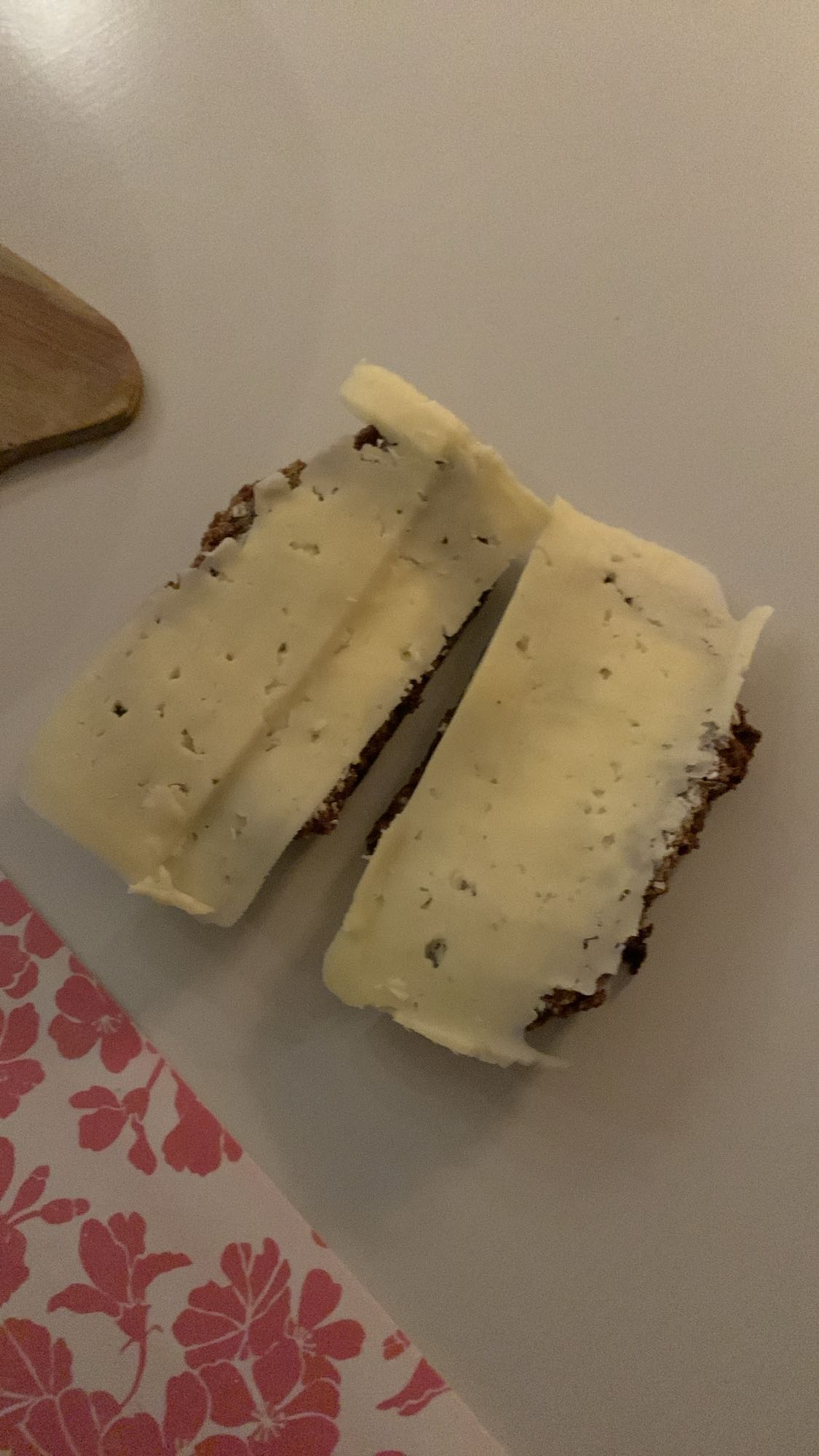 Ostsmörgås på rågbröd