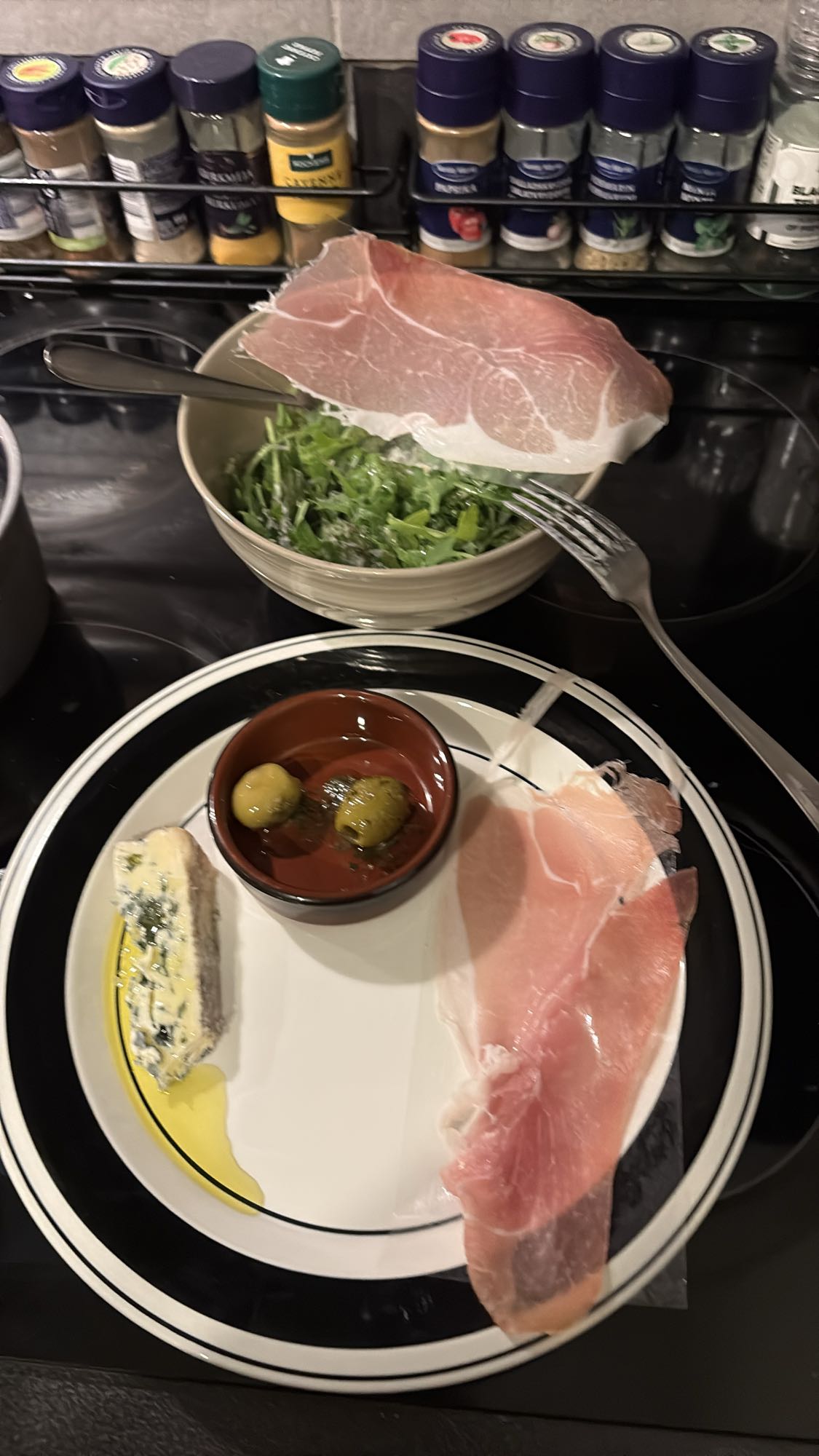 Prosciutto och osttallrik