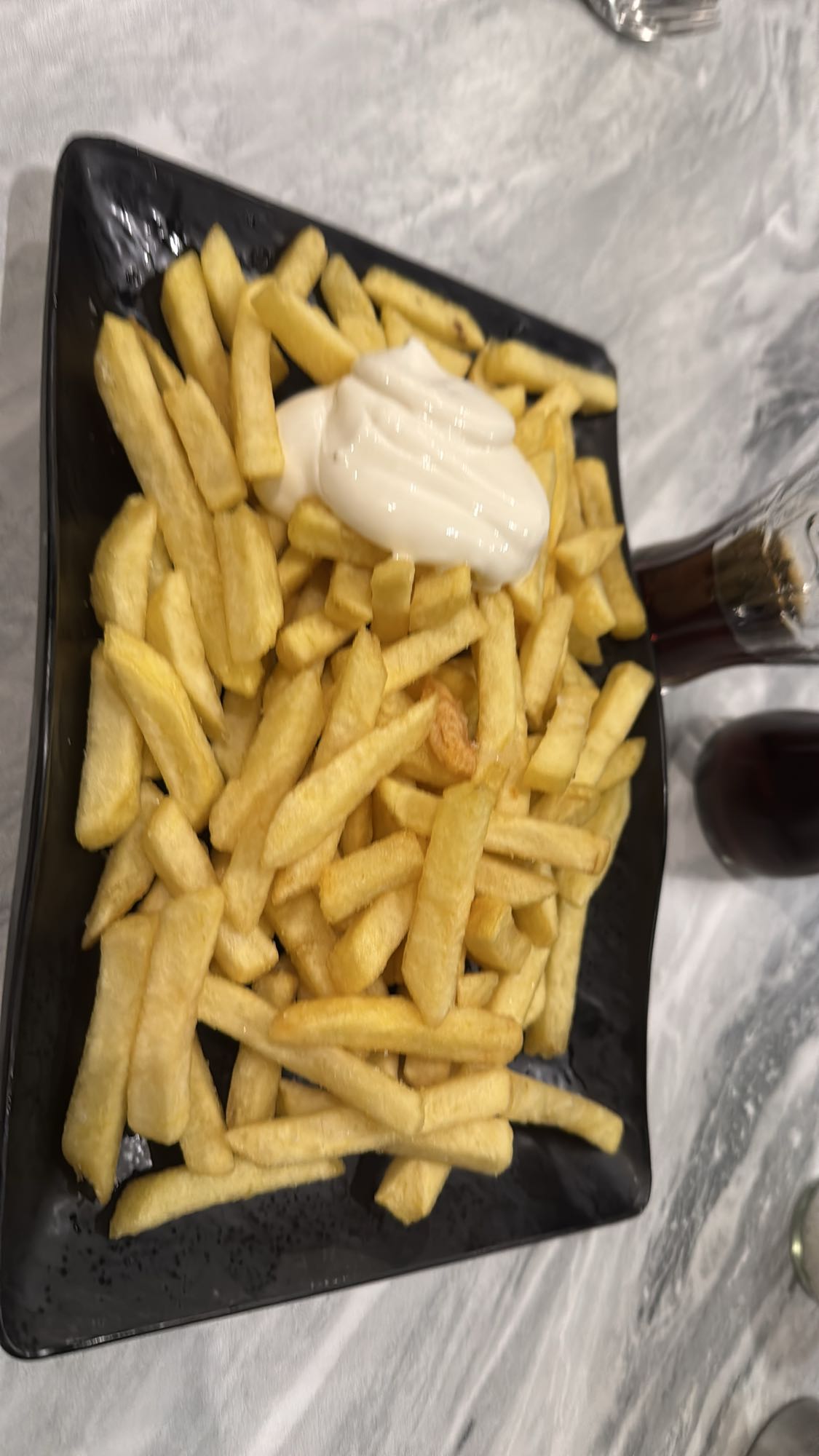 Patates kızartması ve mayonez