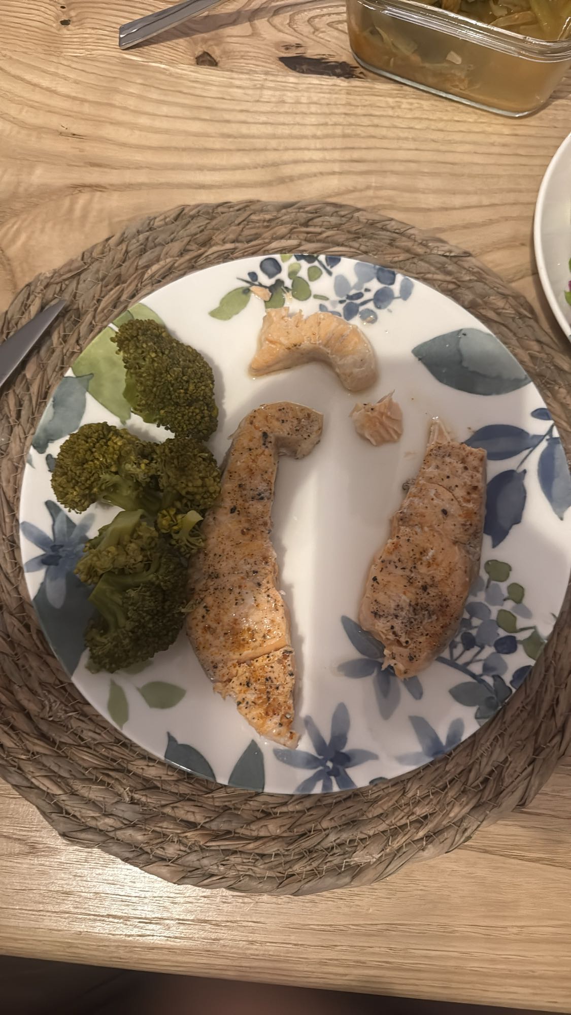 Somon, brokoli ve mandalina