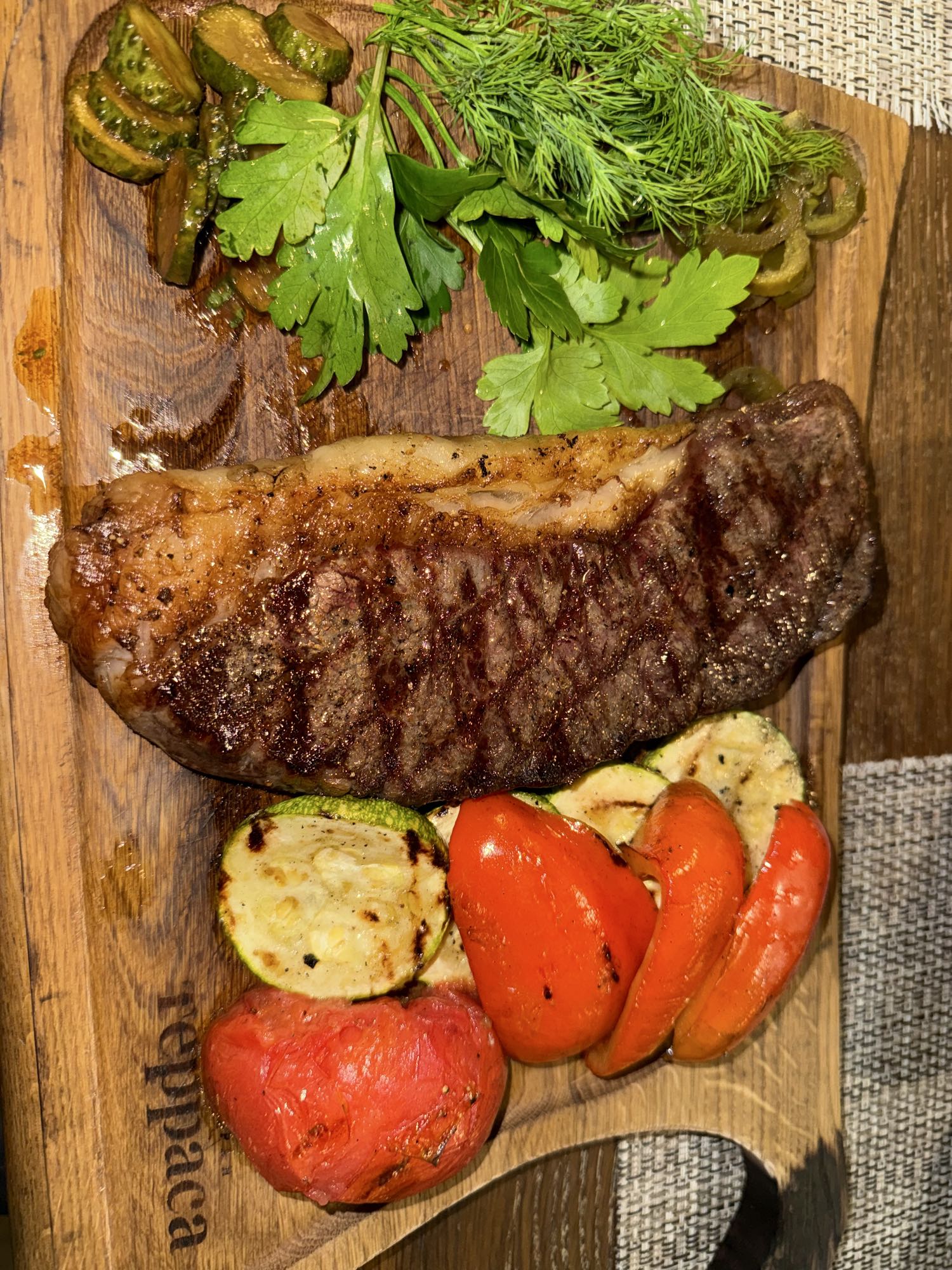 стейк с овощами