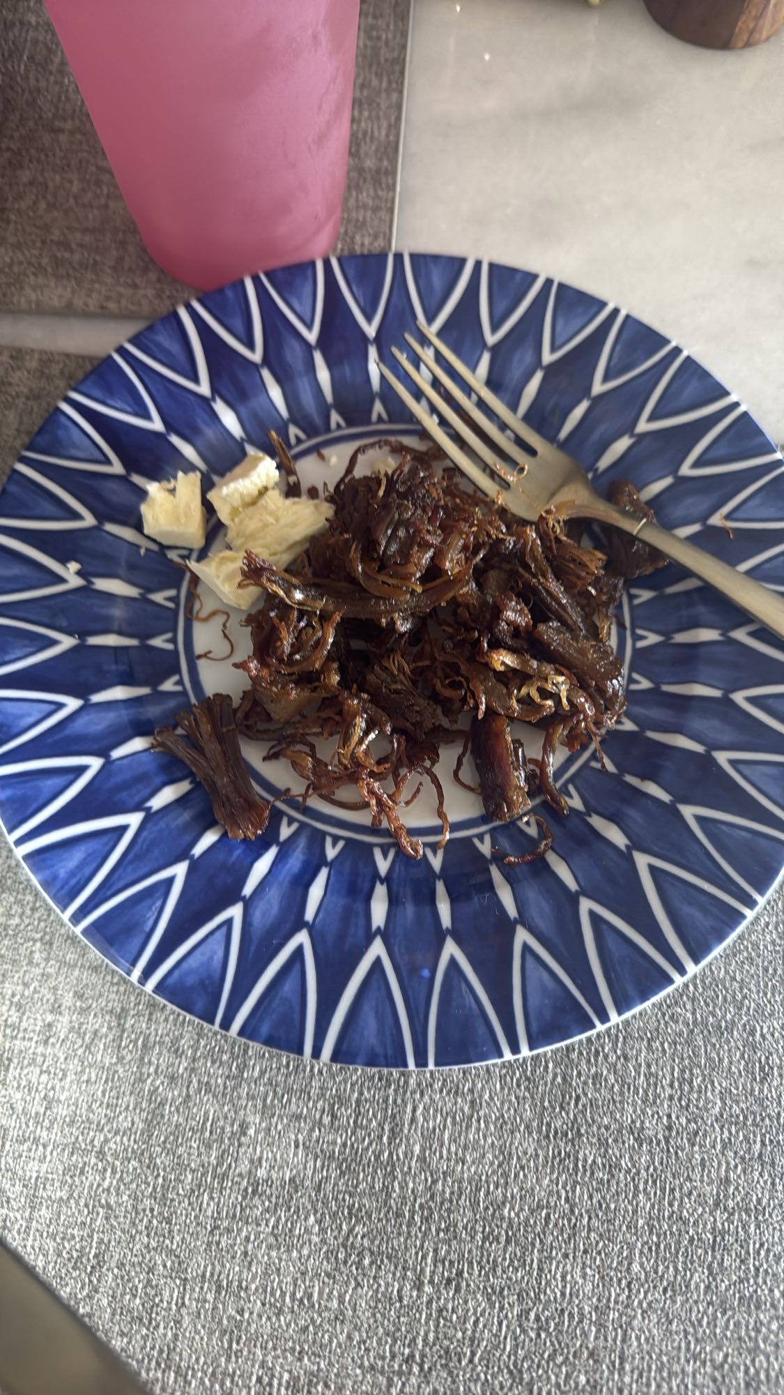 carne deshebrada con queso