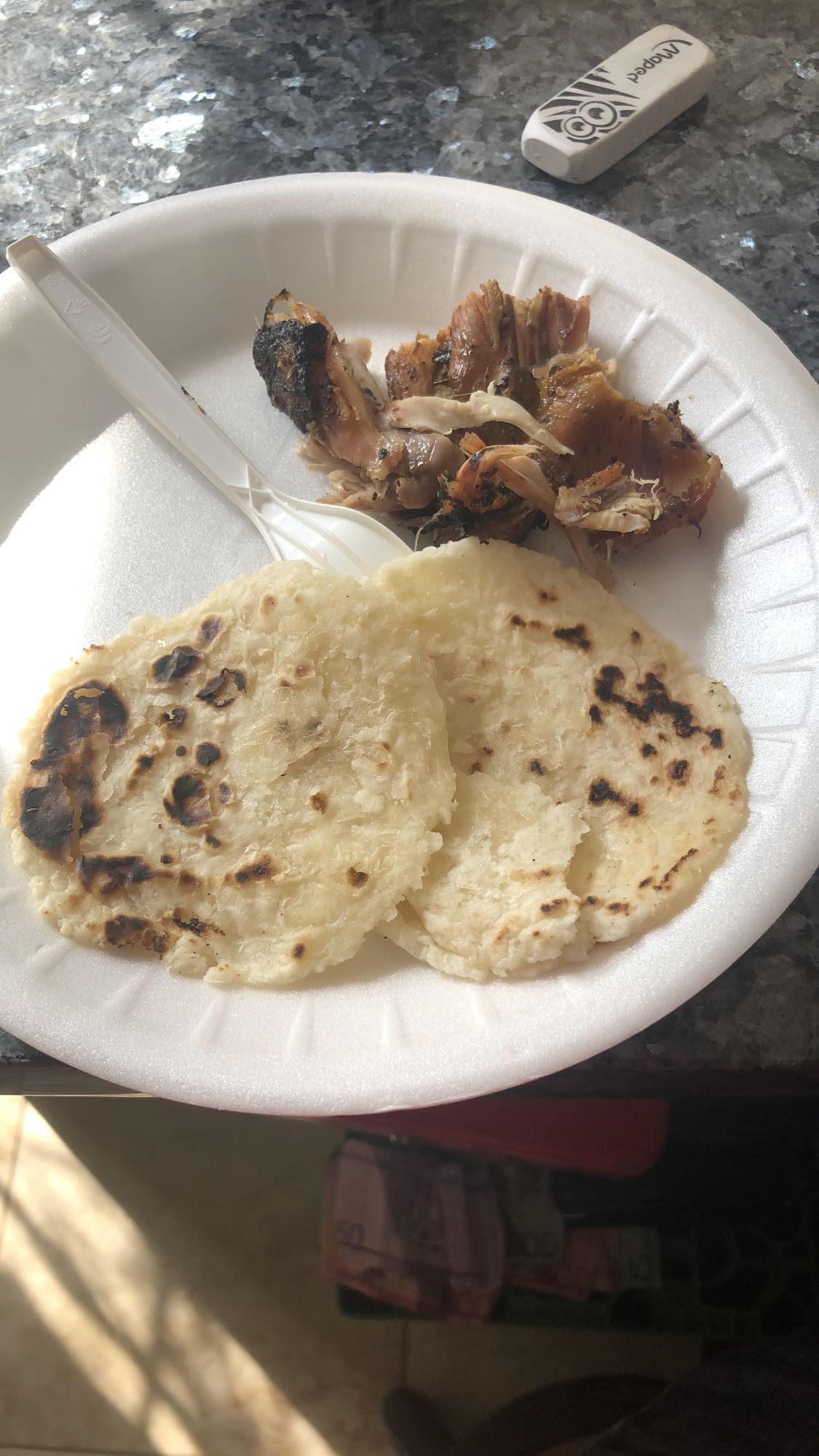 Tortillas de yuca y pollo horneado