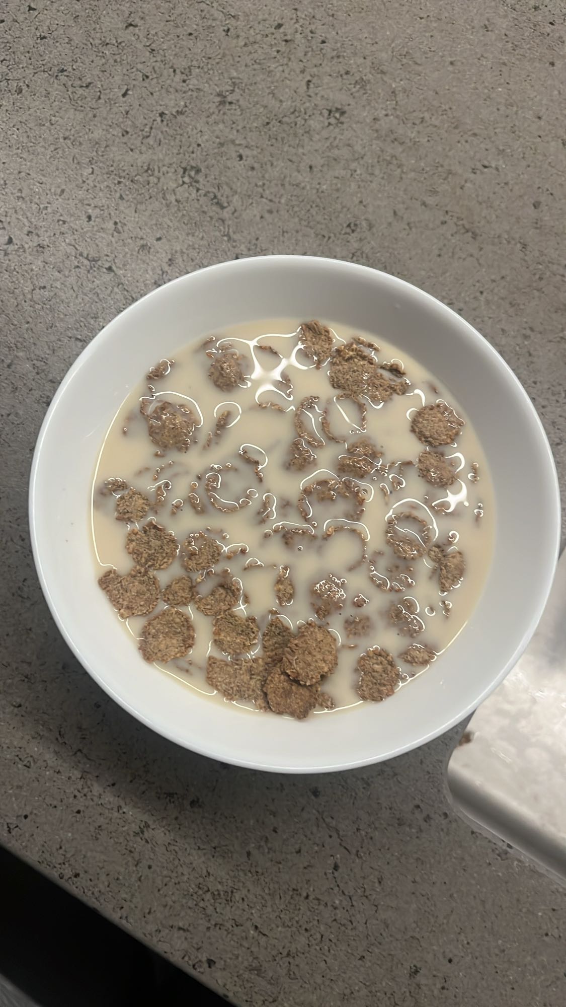 Fullkornsflingor med havremjölk