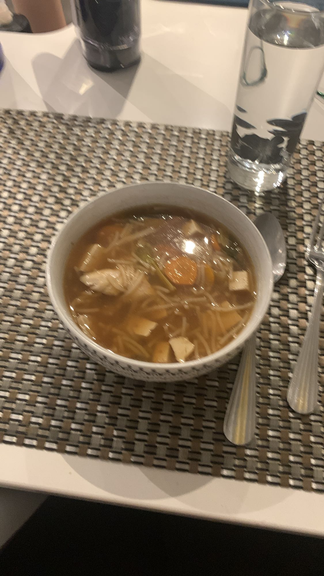 Soupe au poulet et nouilles