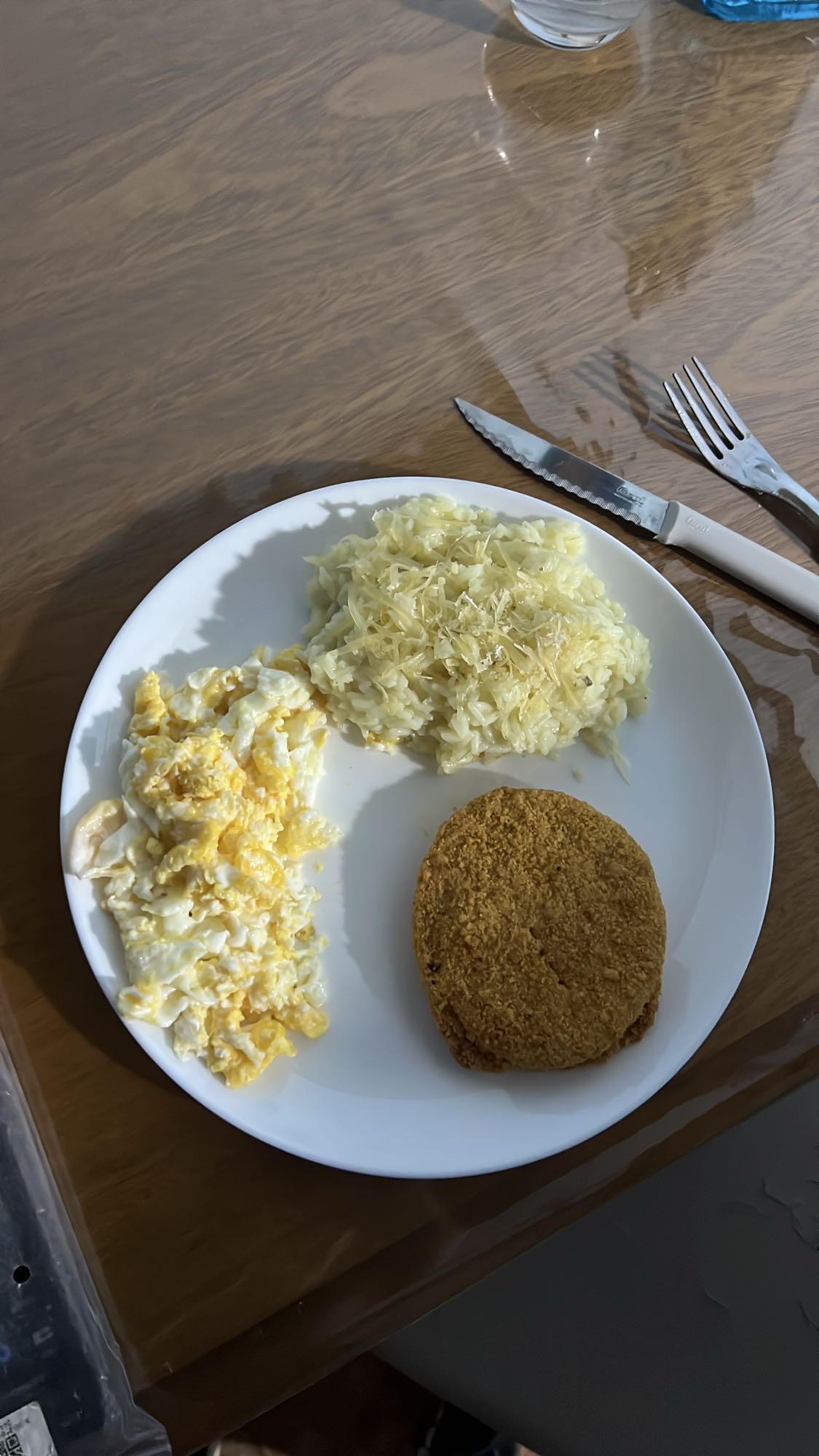 Arroz, huevo y croqueta