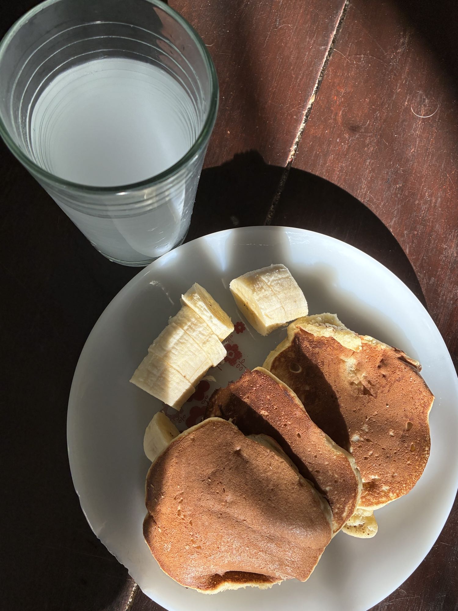 Panqueques con plátano y leche