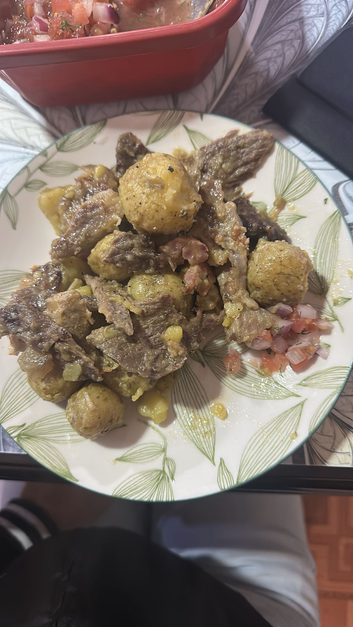 Carne con papas criollas