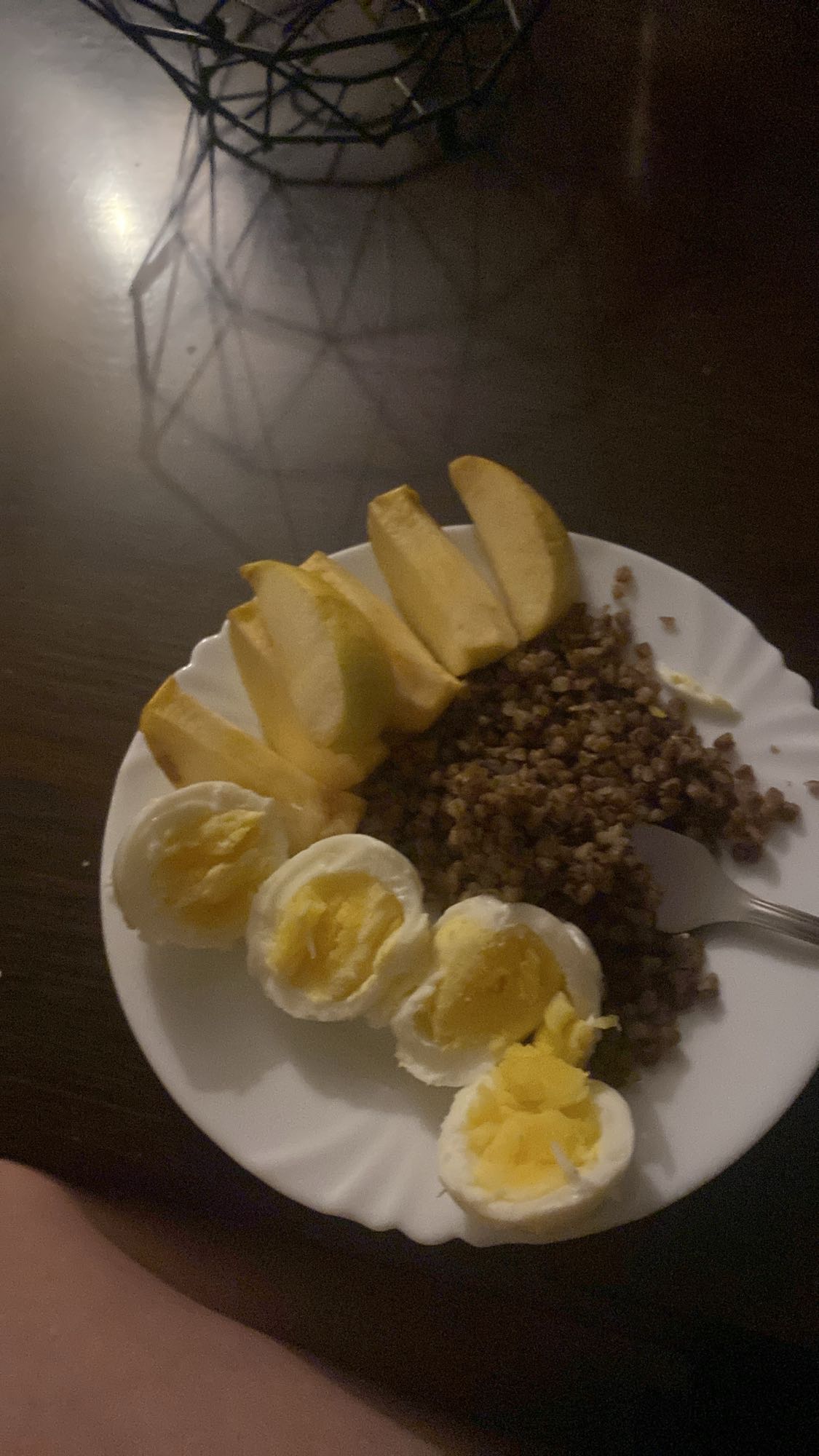 гречка, яйца и яблоко