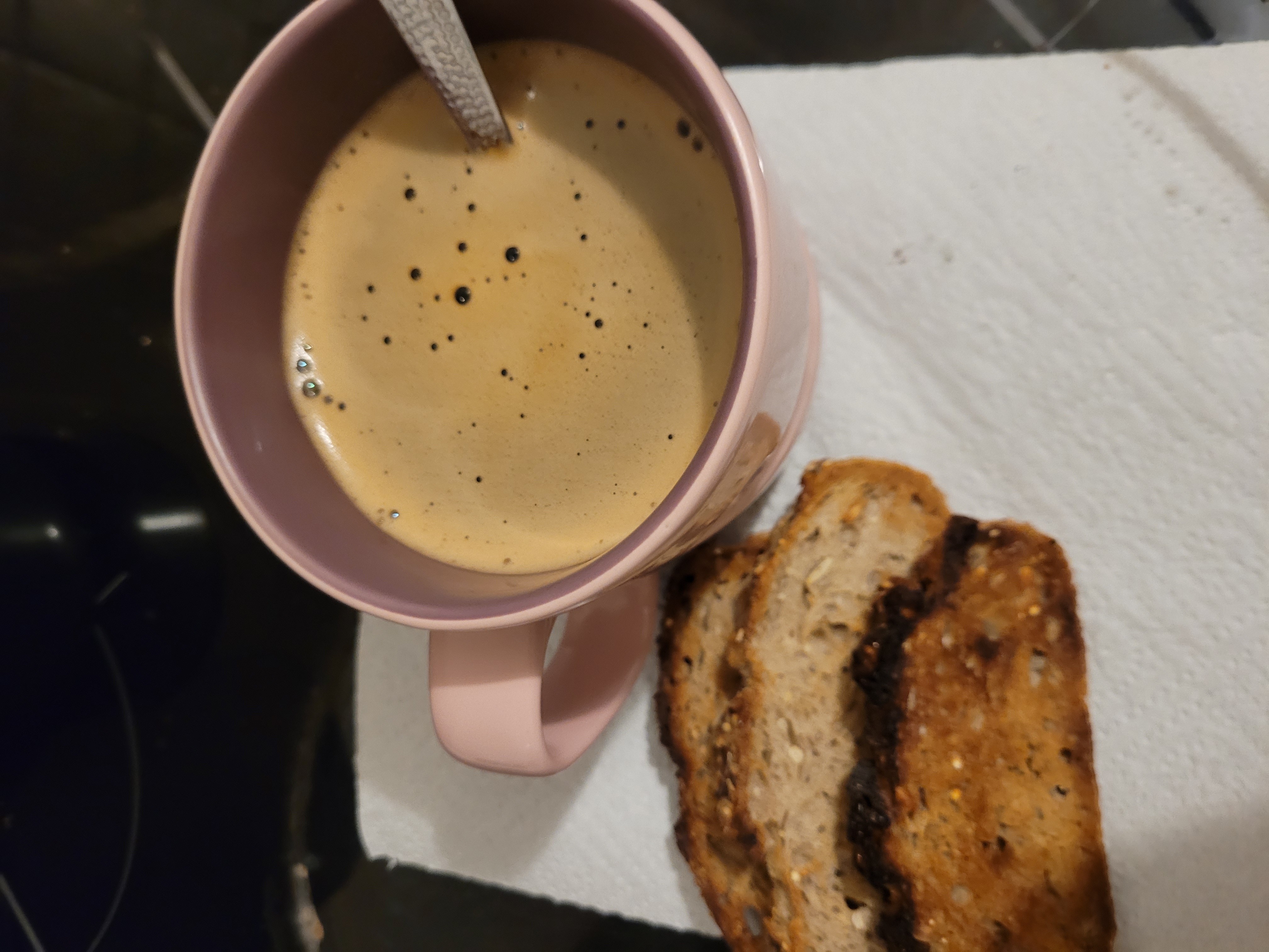 Café et pain aux céréales