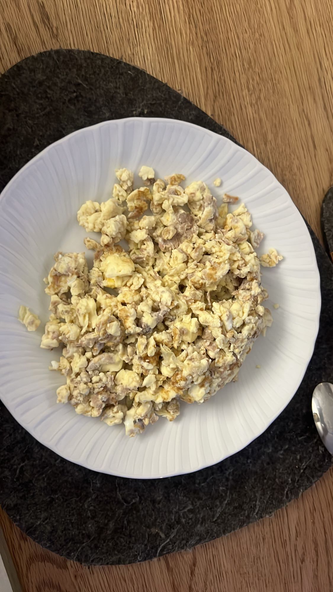 Scrambled eggs with meat