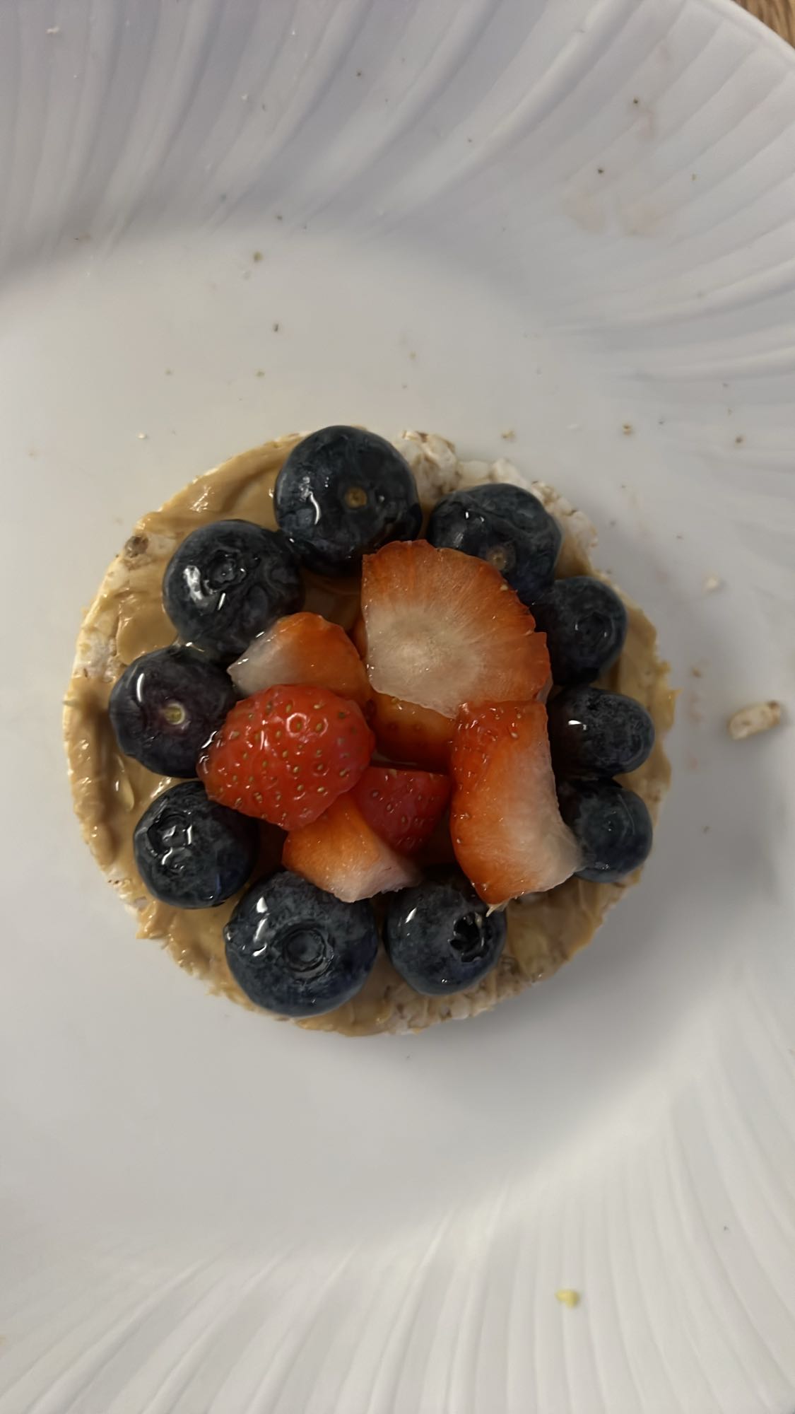 Rice cake with berries