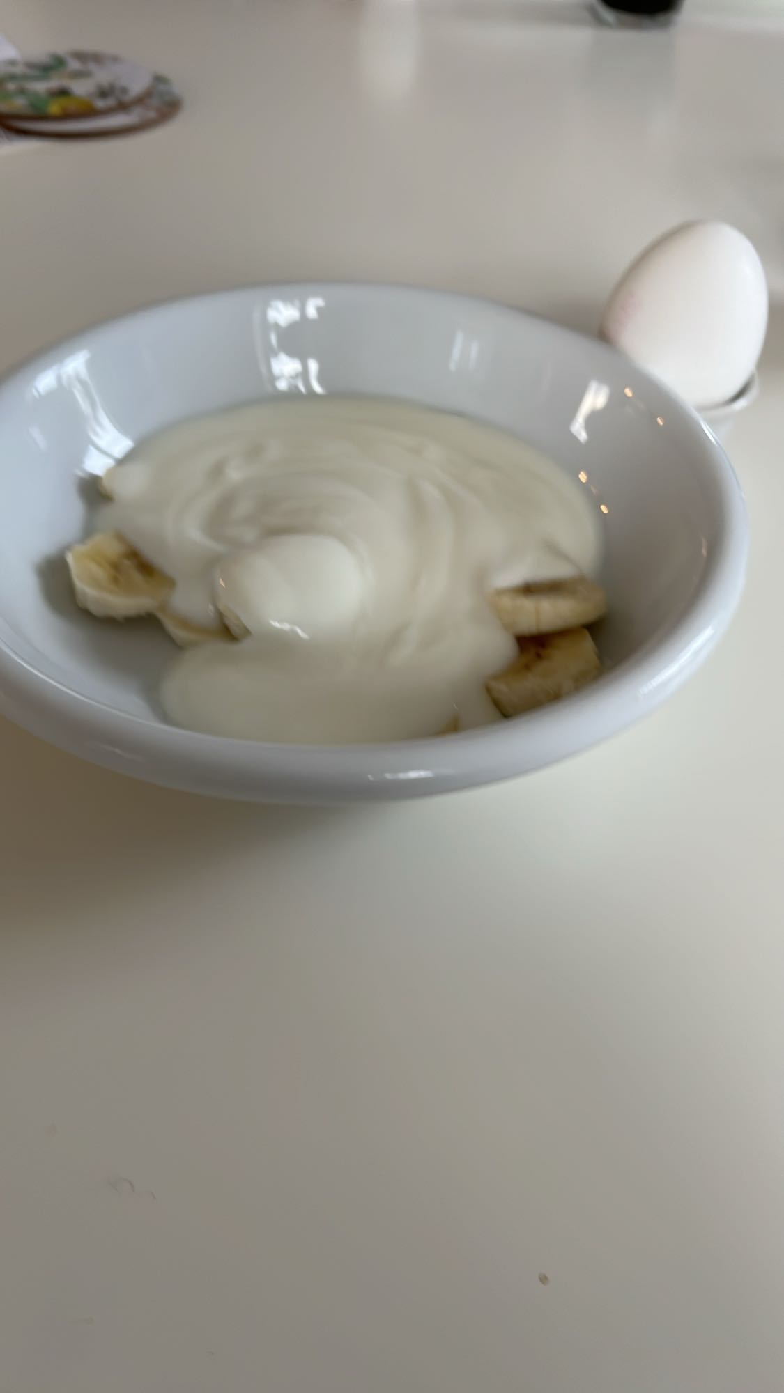 Yoghurt, banan och ägg