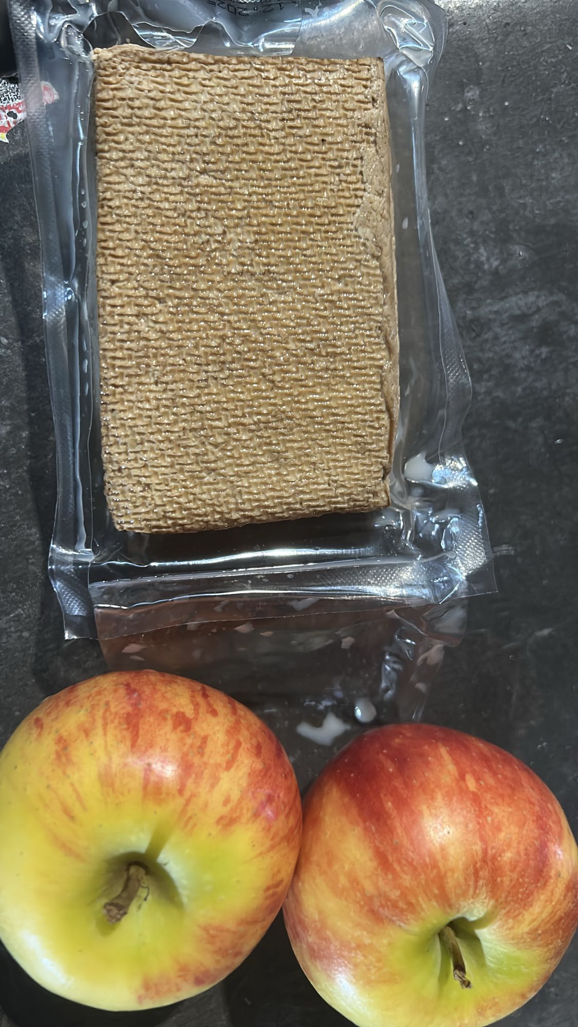 Manzanas y pan crujiente