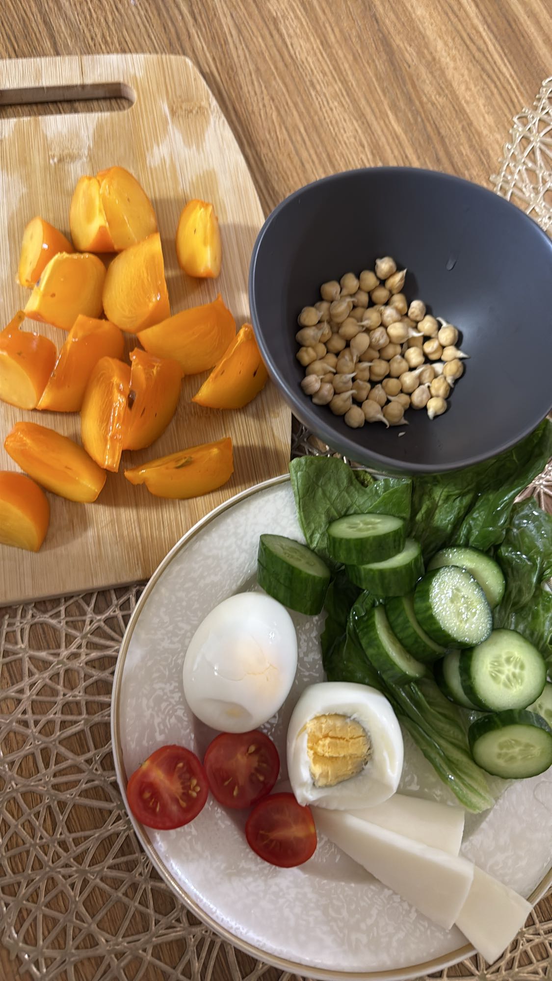 Овощной салат с яйцом