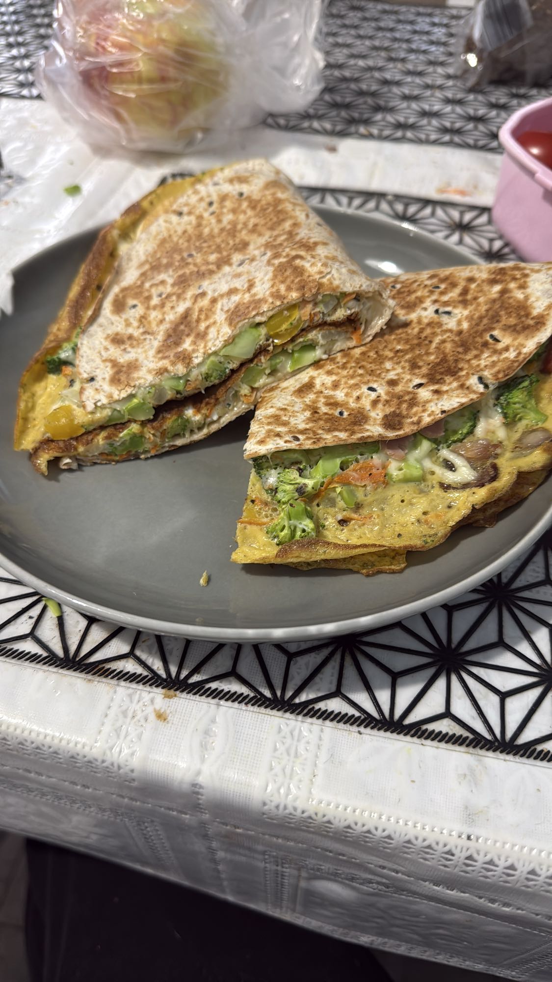 Warzywna quesadilla z jajkiem